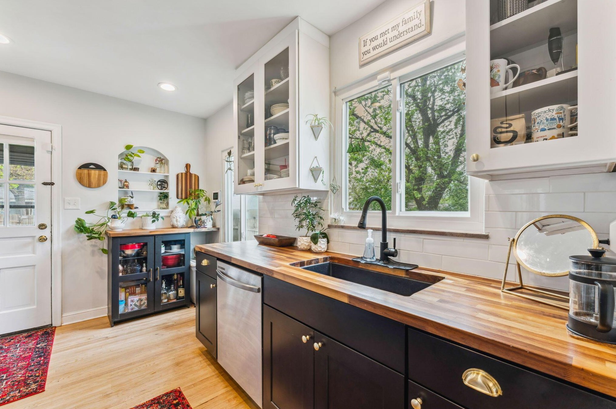 1498 Champion Ave, Columbus OH  43207-1397 exterior