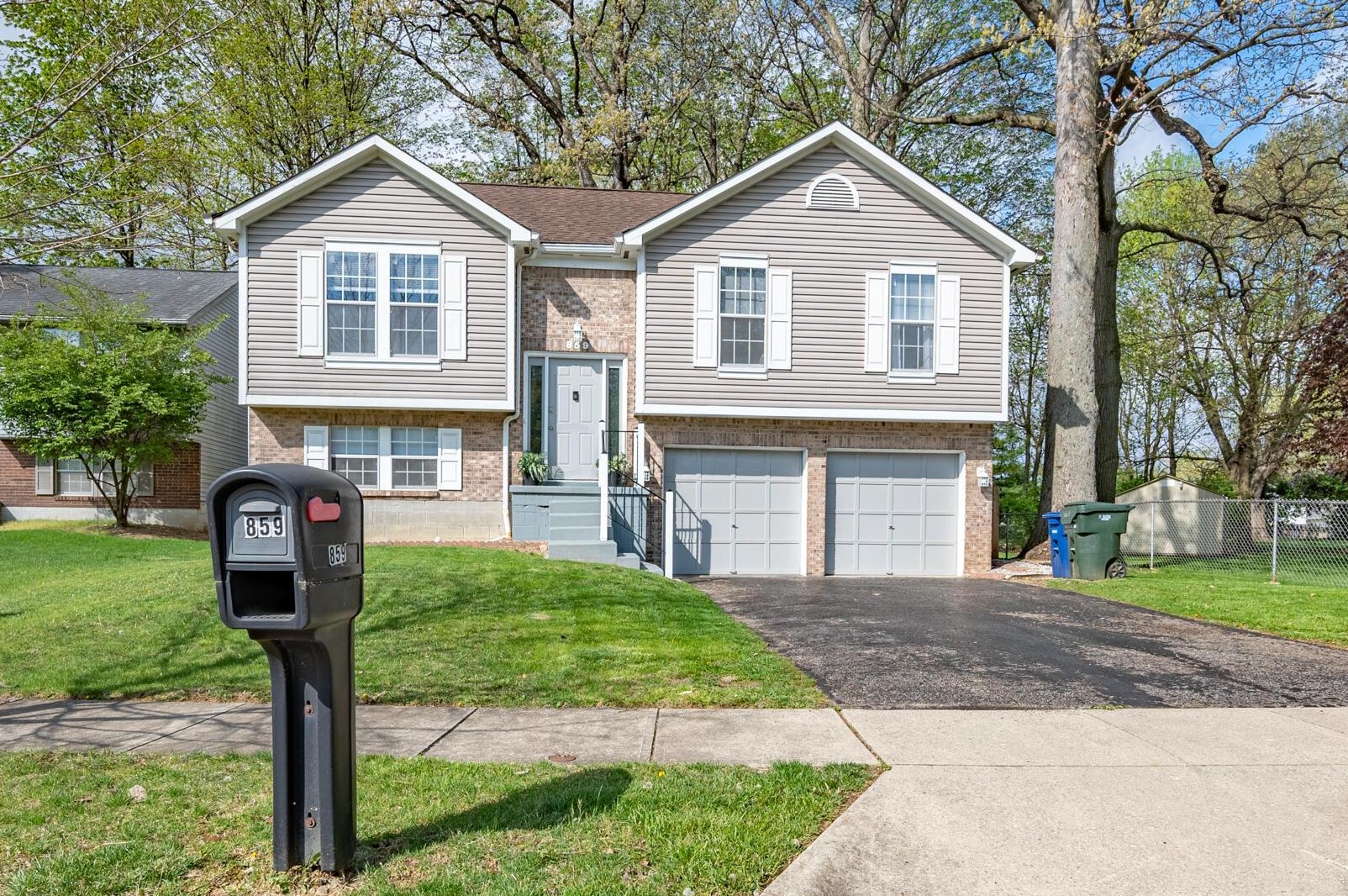 859 Maclam Dr, Columbus OH  43204-1456 exterior