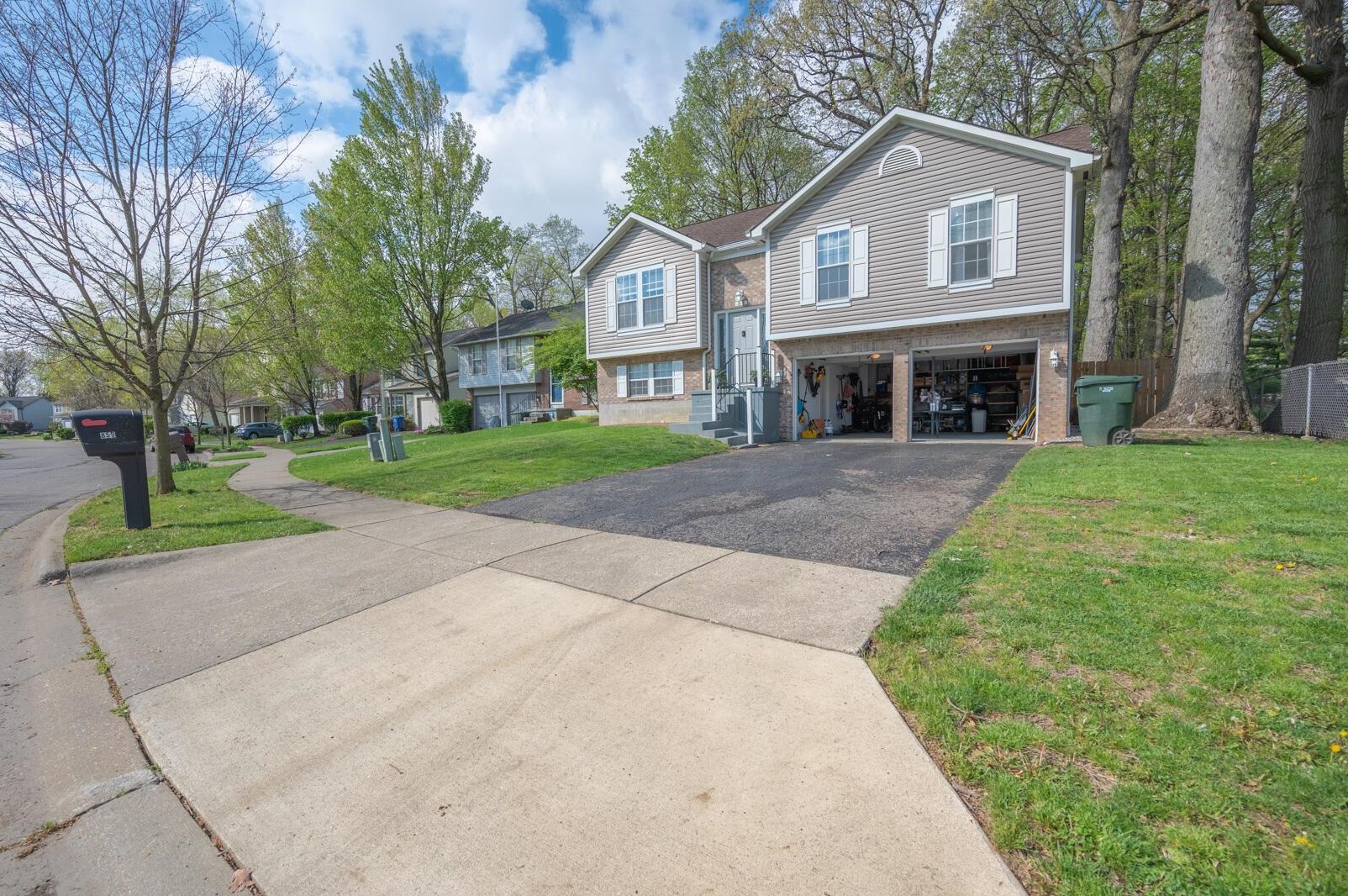 859 Maclam Dr, Columbus OH  43204-1456 exterior