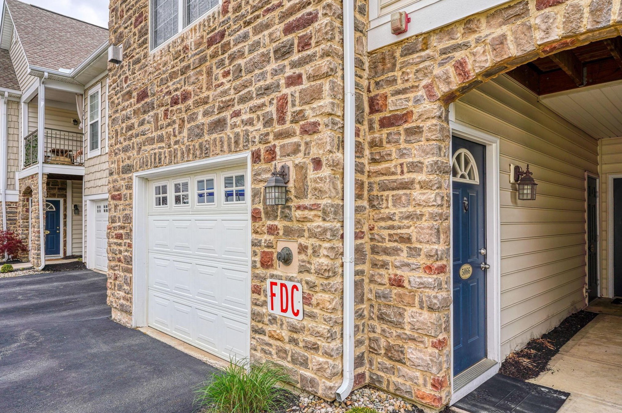 5066 Calais Dr, Columbus, OH 43221-5685