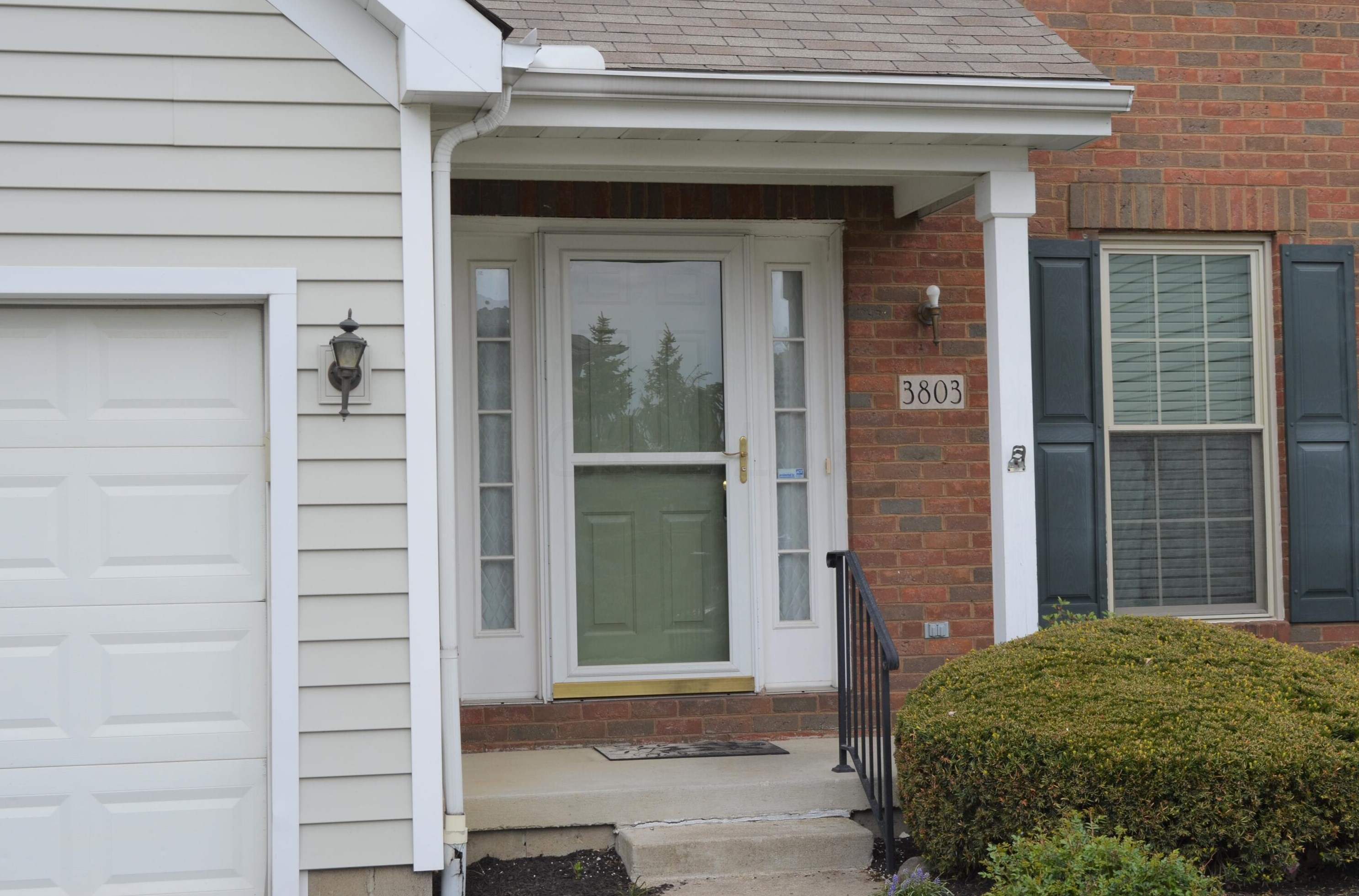 3803 Lakedale Dr, Hilliard, OH 43026-8103