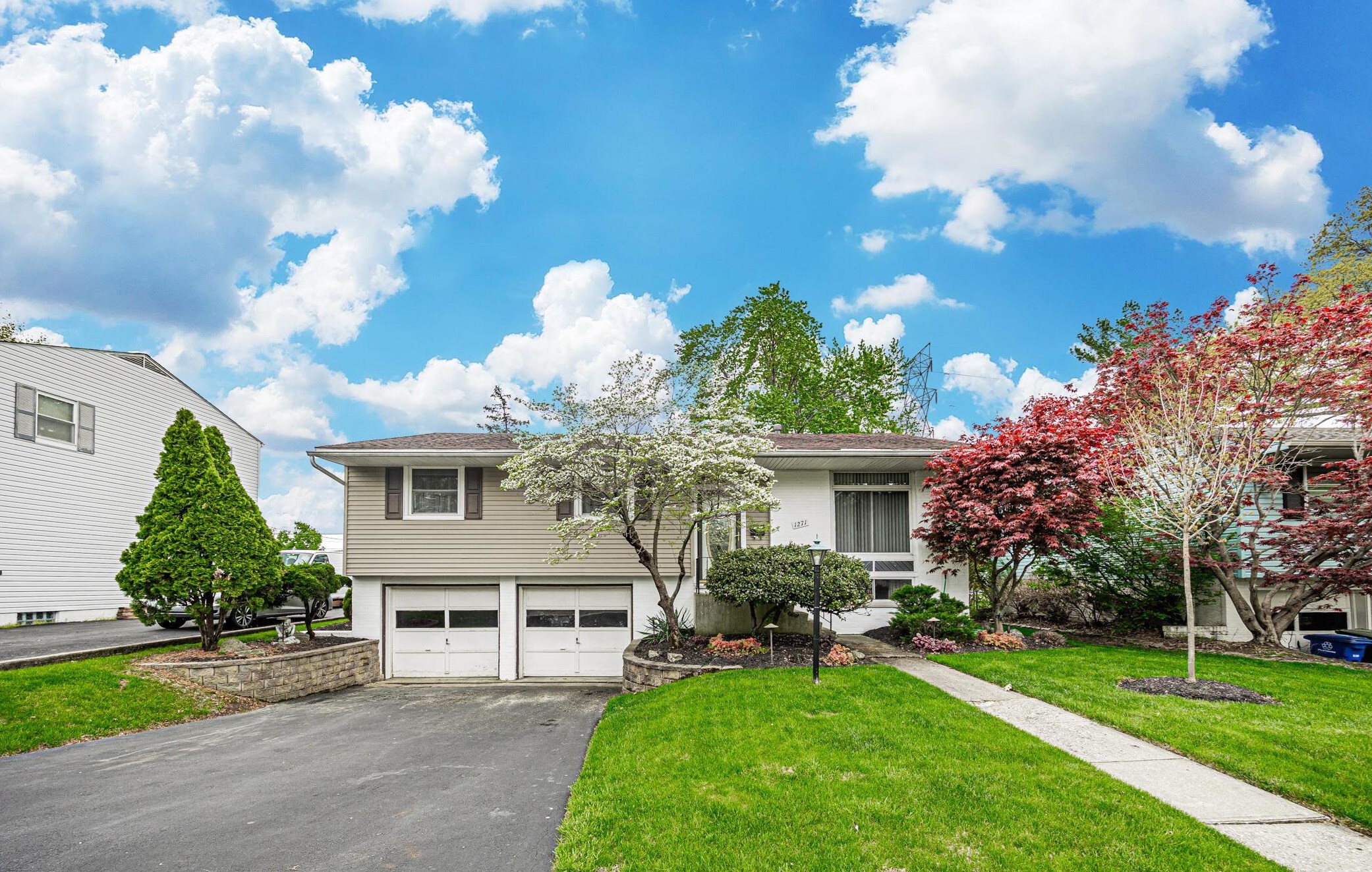 1271 Thurell Rd, Columbus, OH 43229-5165