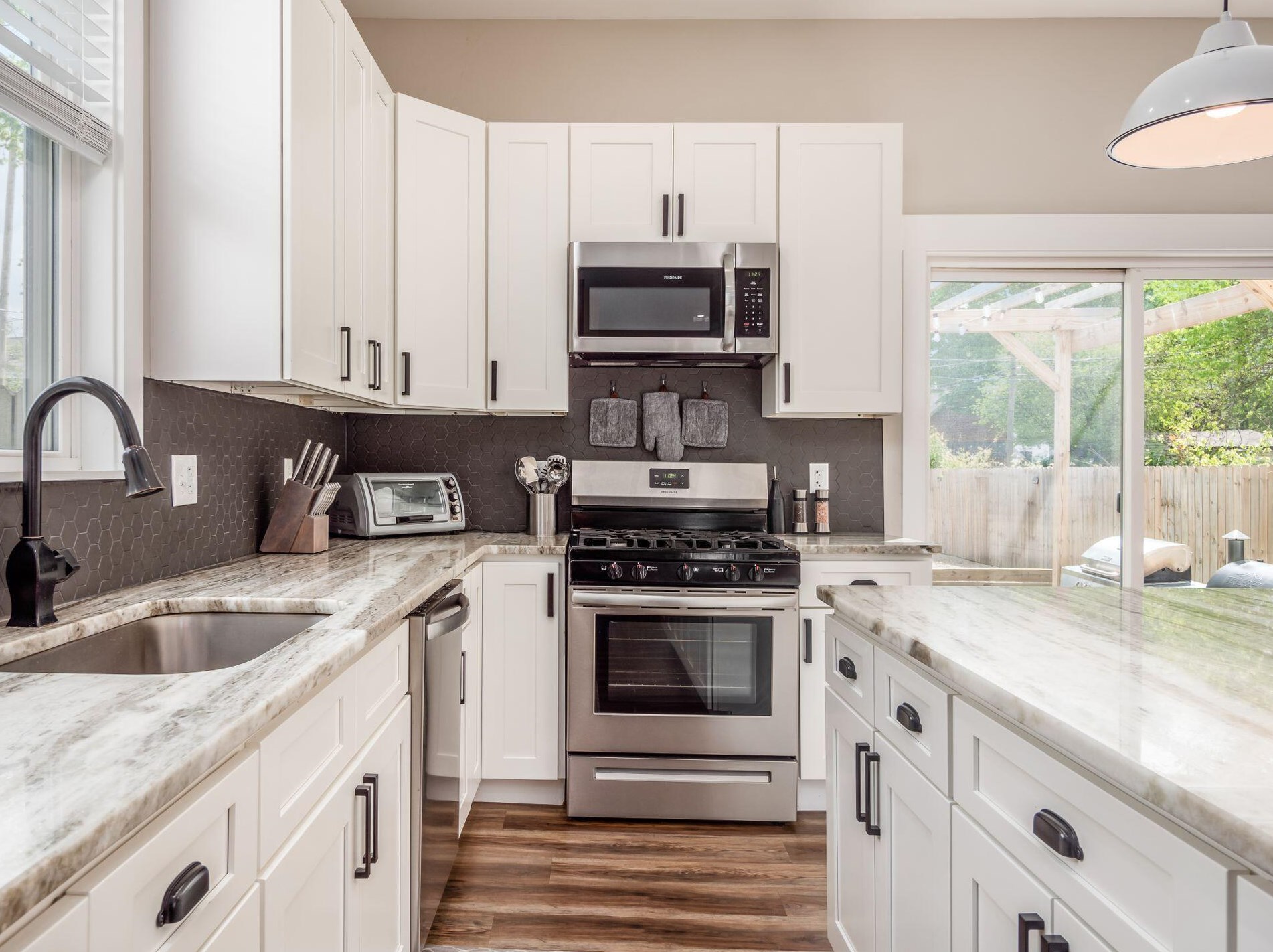 666 Wager St, Columbus OH  43206-1449 exterior