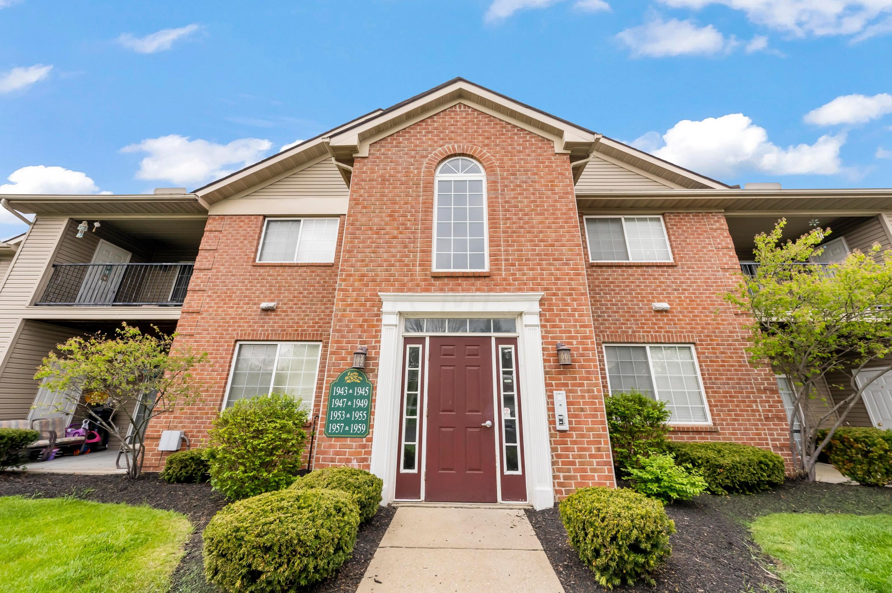 1947 Fortstone Ln, Columbus, OH 43228-3876