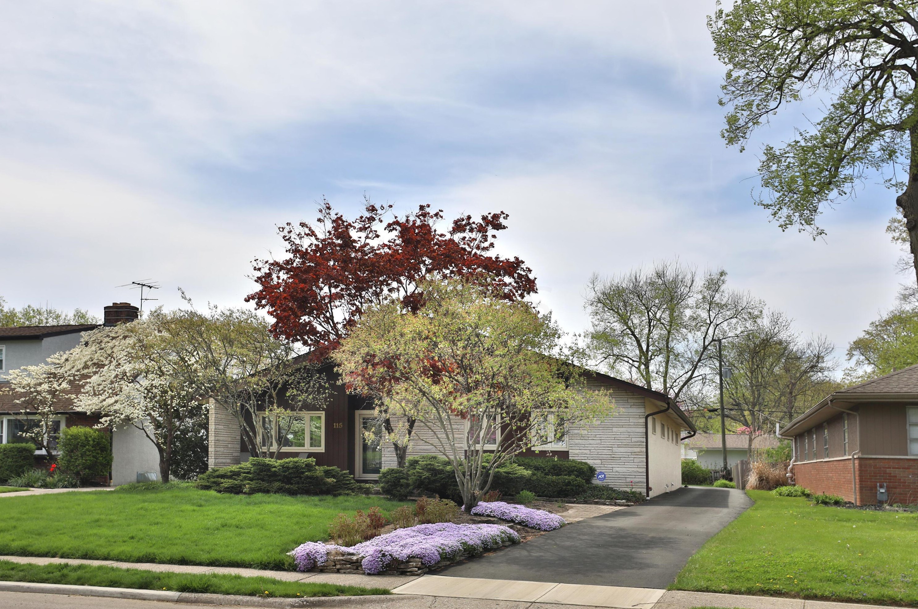 115 Gould Rd, Columbus, OH 43209-1549