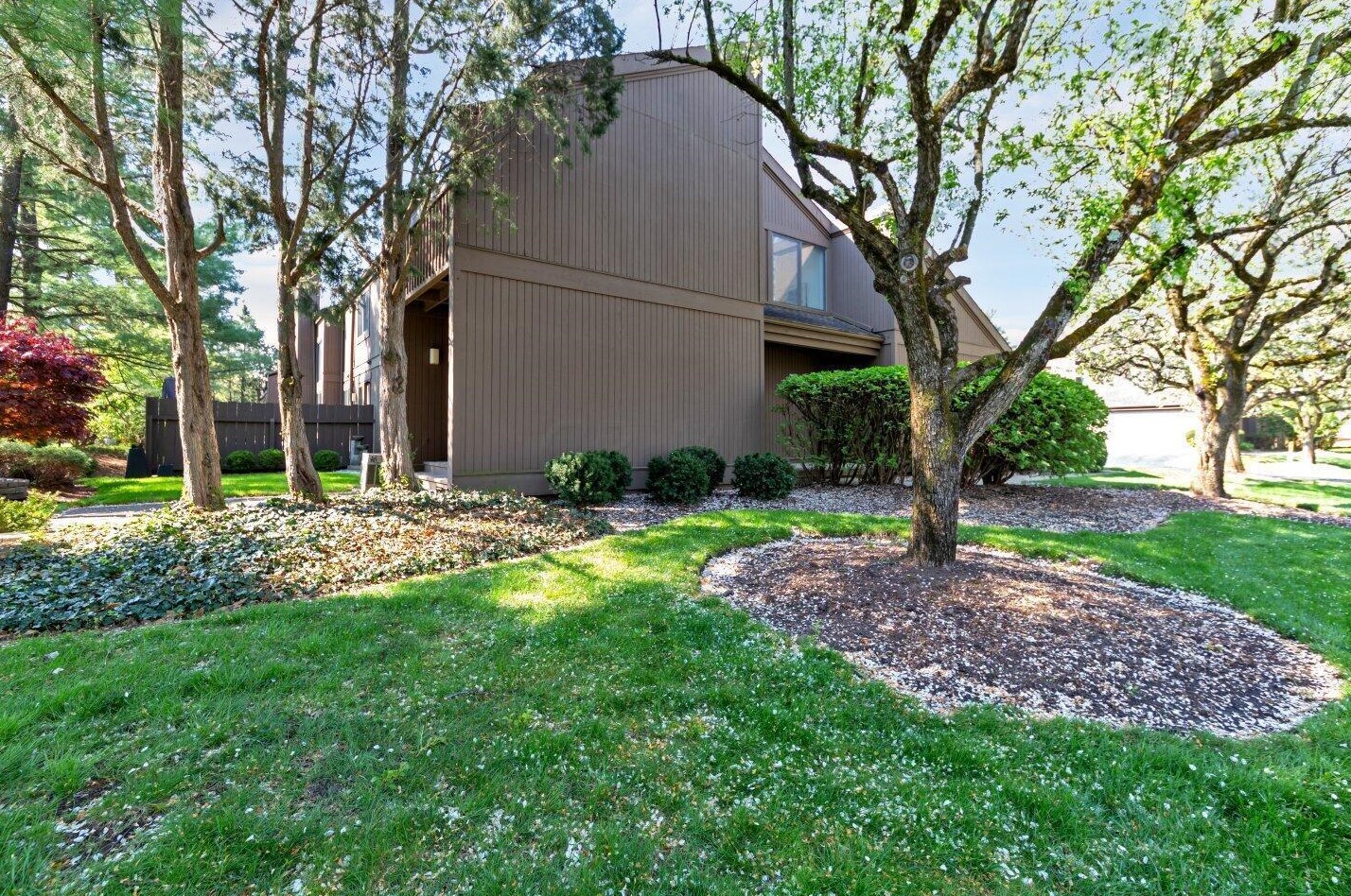 1980 Willow Glen Ln, Columbus OH 43229-1550 exterior