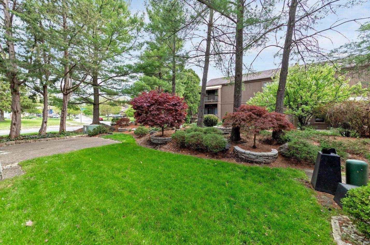 1980 Willow Glen Ln, Columbus OH 43229-1550 exterior