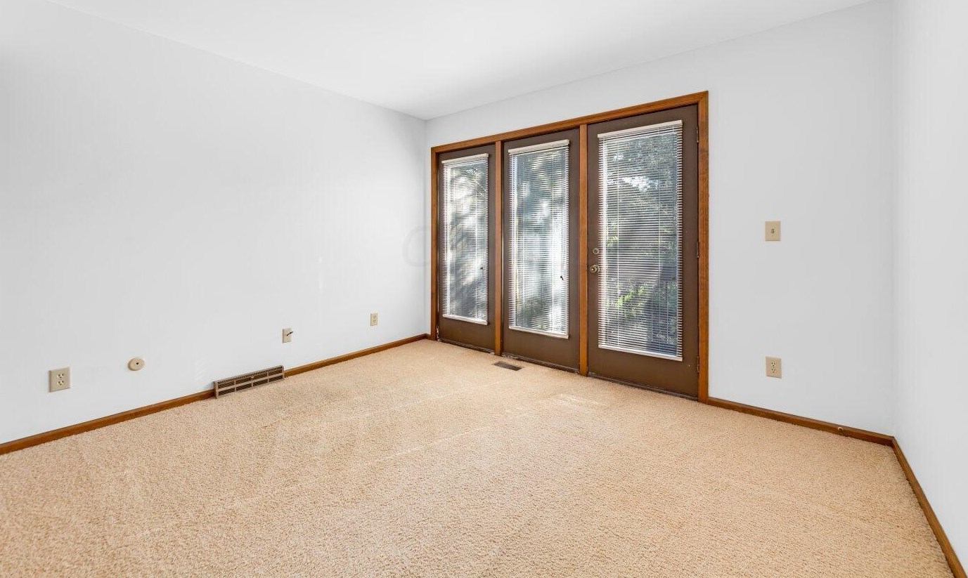 1980 Willow Glen Ln, Columbus OH 43229-1550 exterior