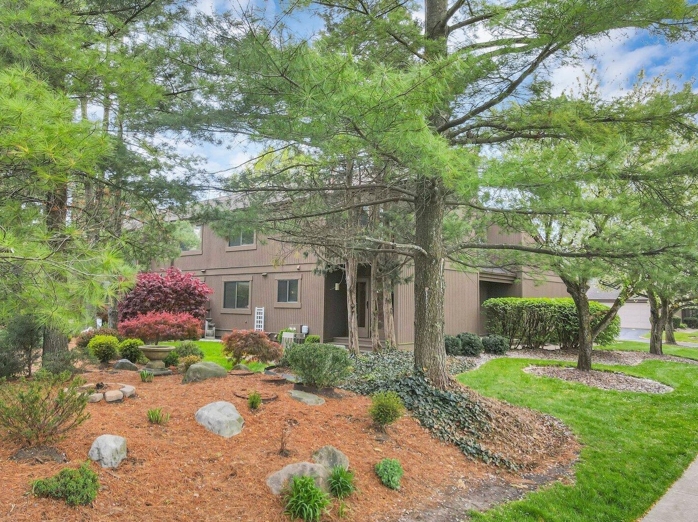 1980 Willow Glen Ln, Columbus OH 43229-1550 exterior