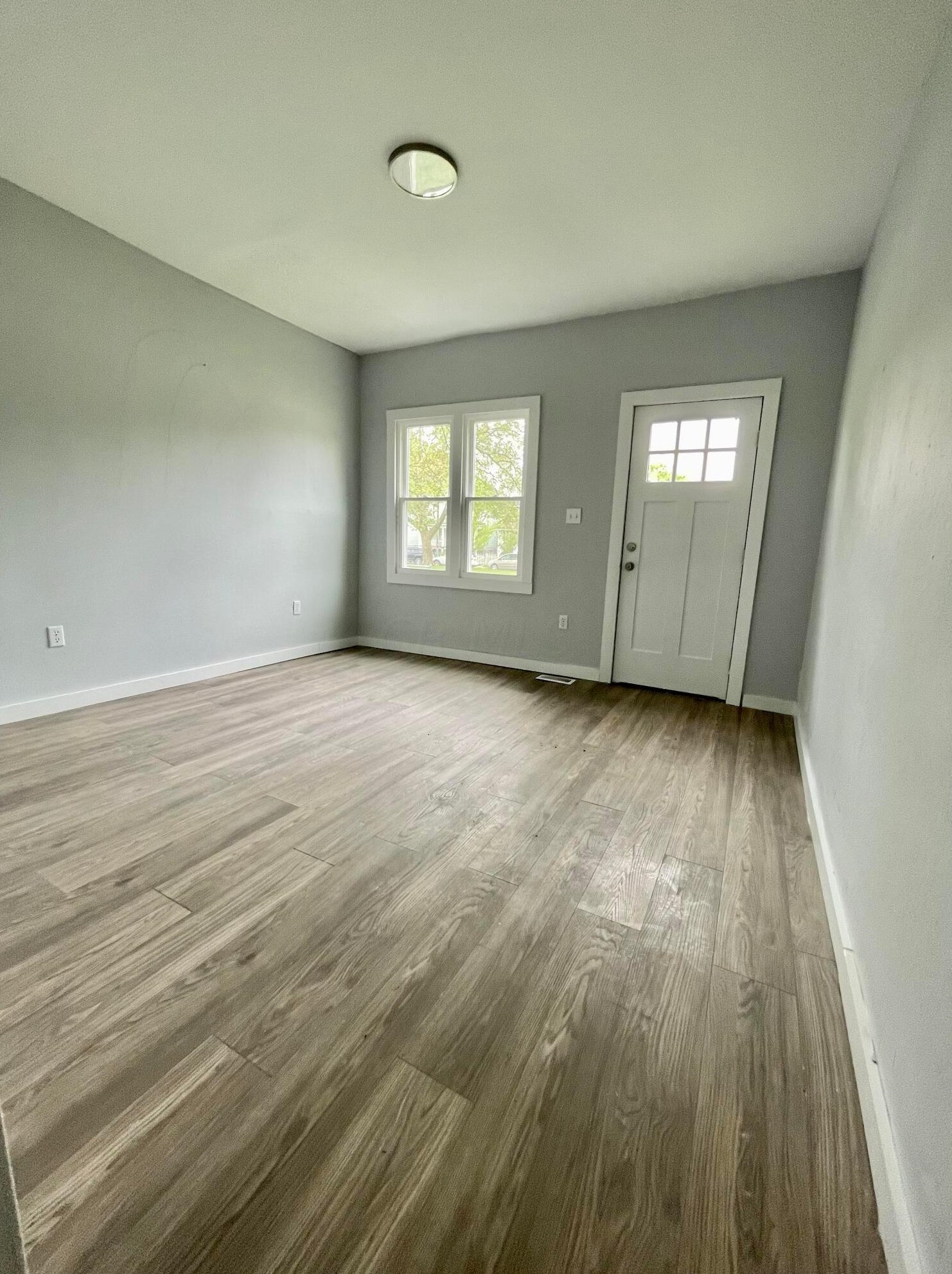 104 Guilford Ave, Columbus OH  43222-1052 exterior