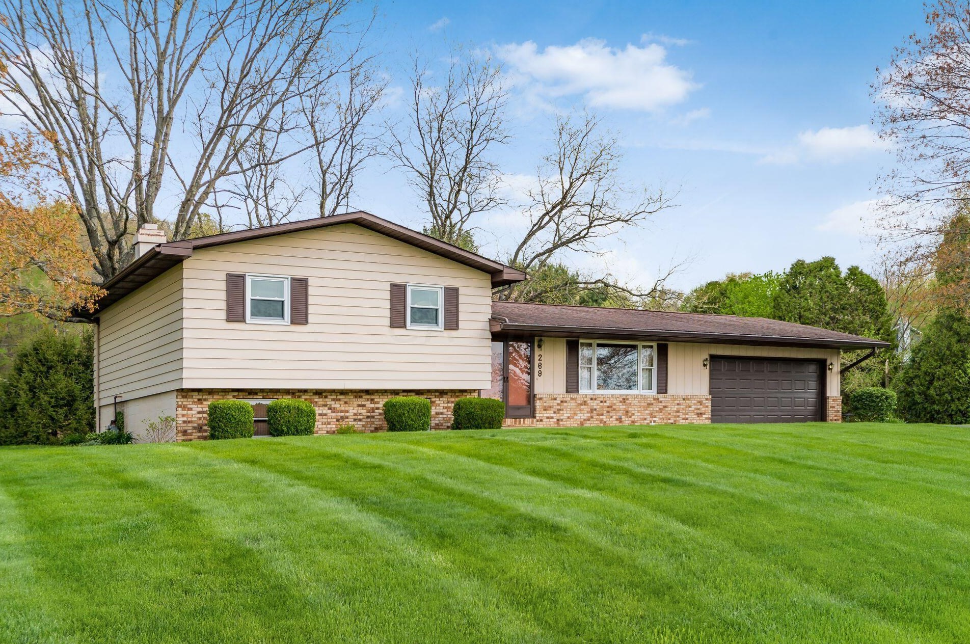 269 Hillandale Ne Dr, Newark, OH 43055
