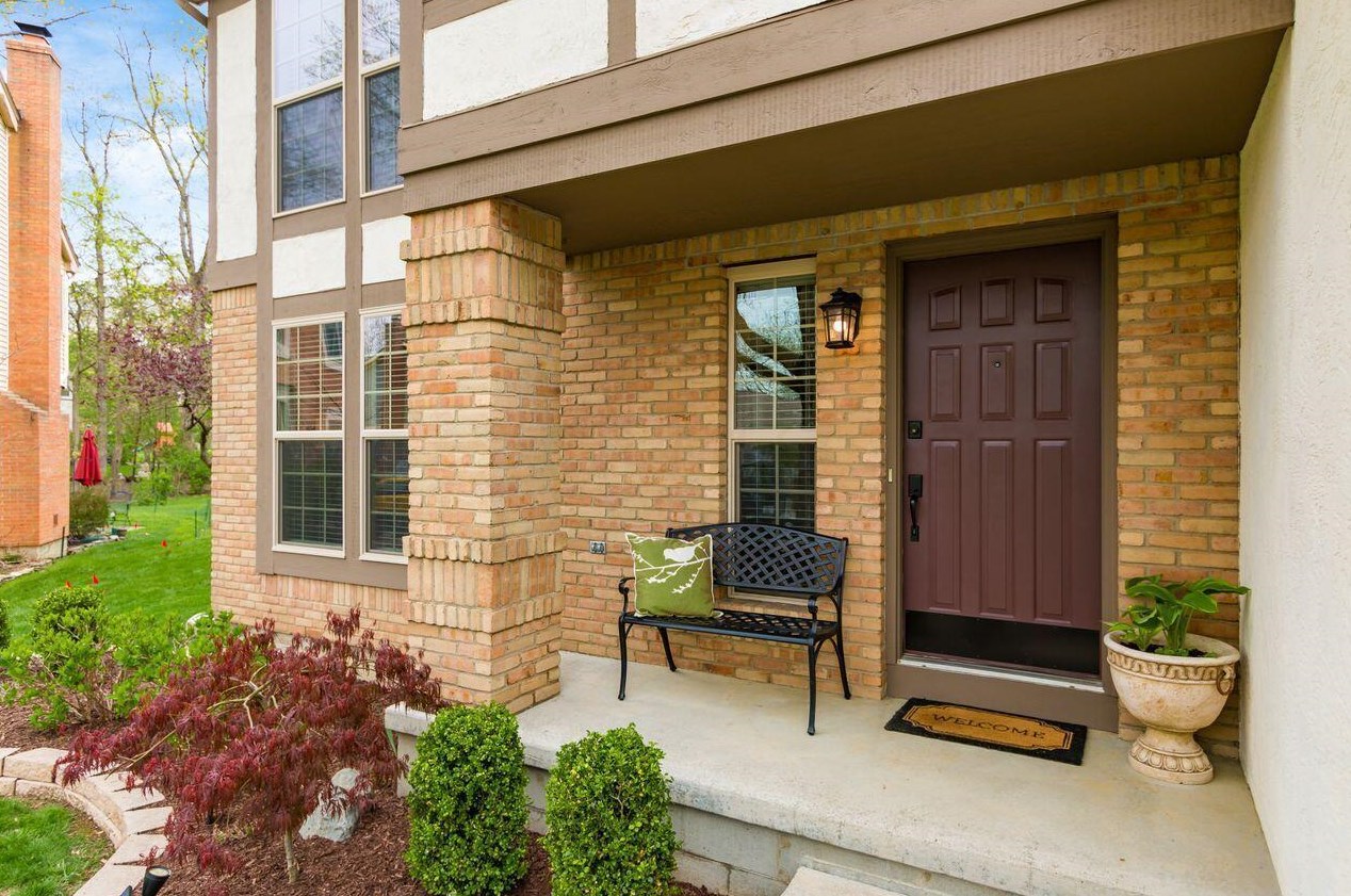 5687 Red Bend Ln, Columbus, OH 43230-6300