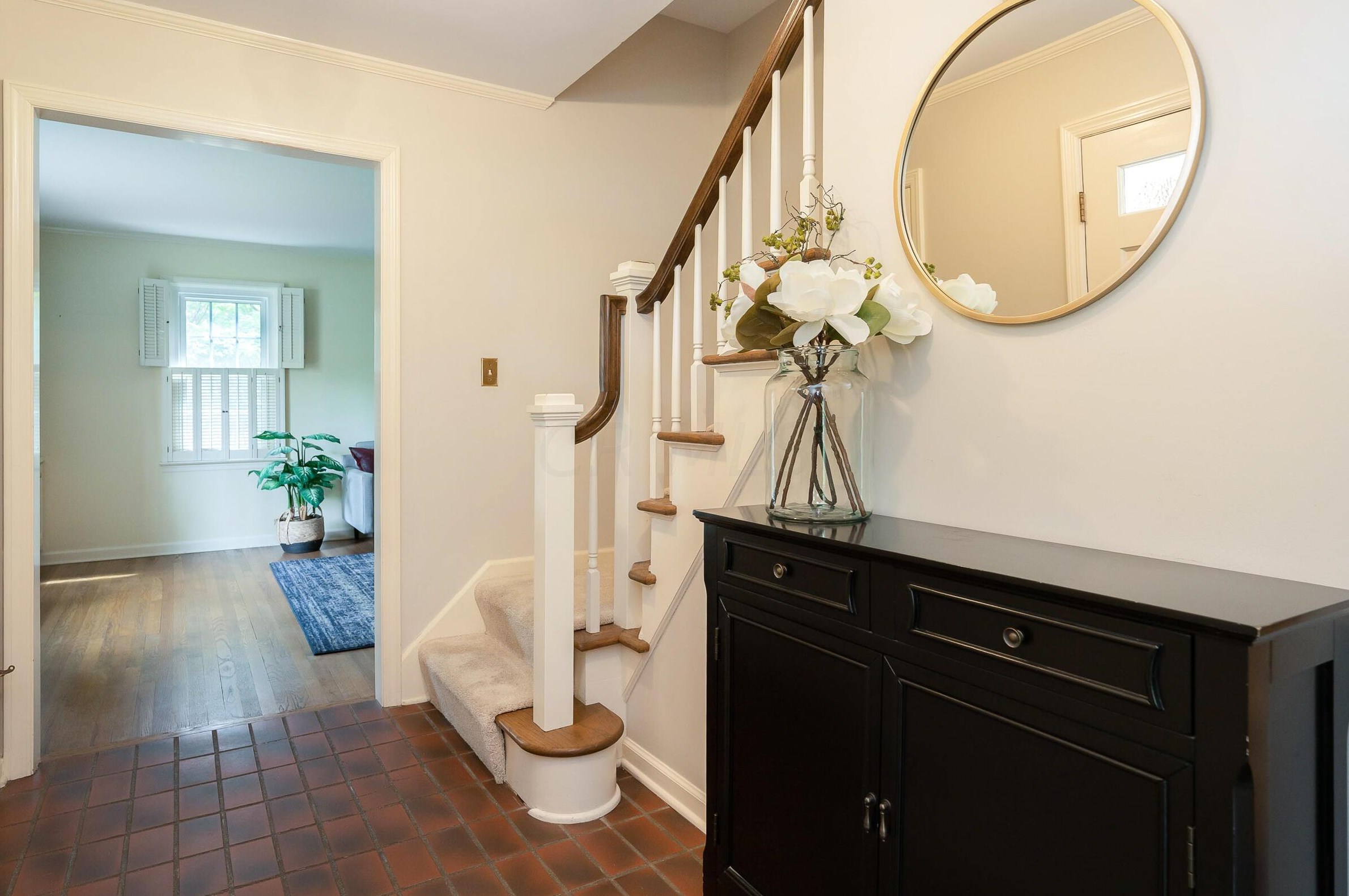 2211 Hadleigh Rd, Columbus, OH 43220-4347
