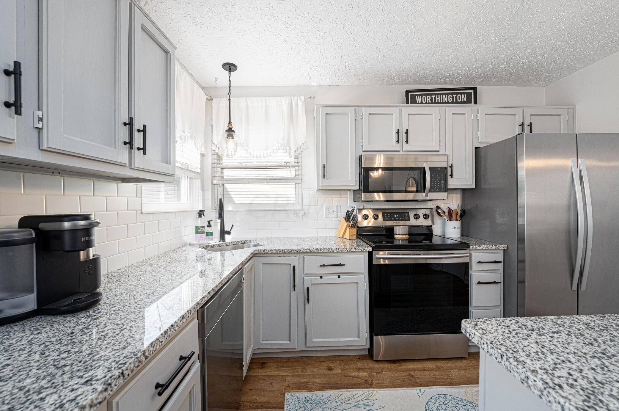 1857 Weather Stone Ln, Columbus OH  43235-1987 exterior