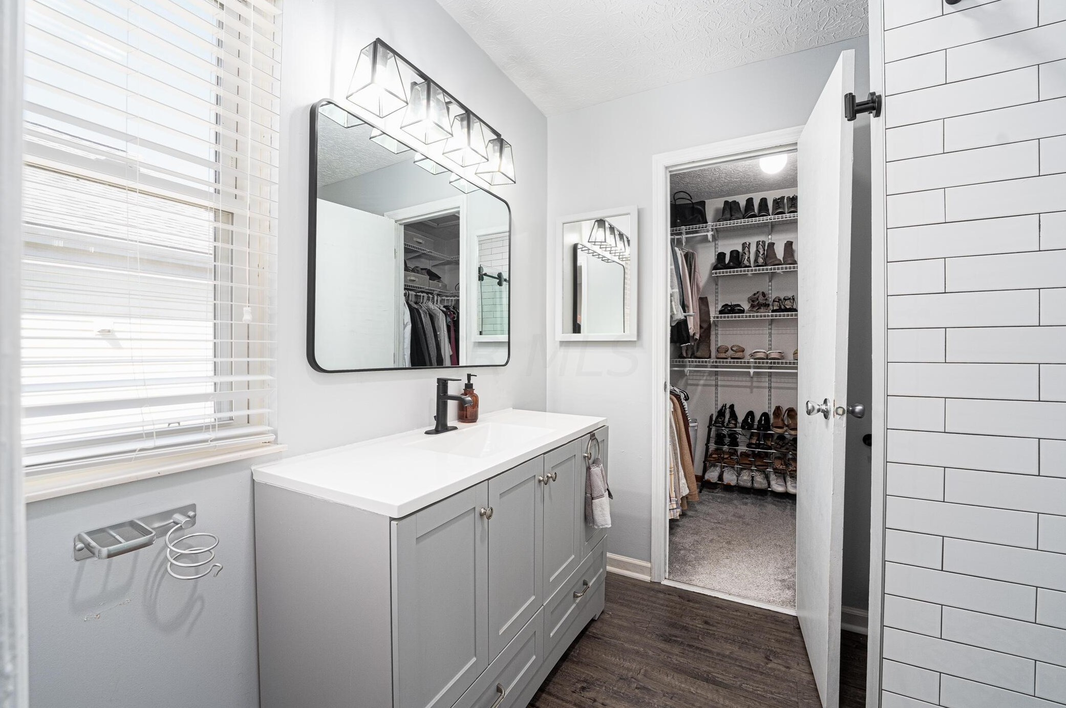 1857 Weather Stone Ln, Columbus OH  43235-1987 exterior