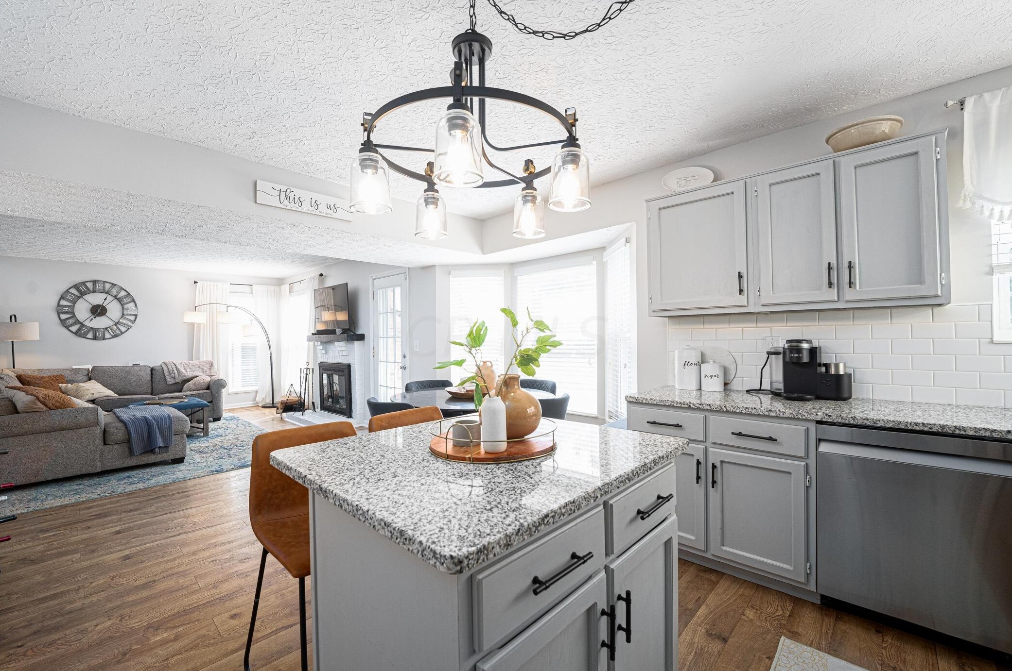 1857 Weather Stone Ln, Columbus OH  43235-1987 exterior