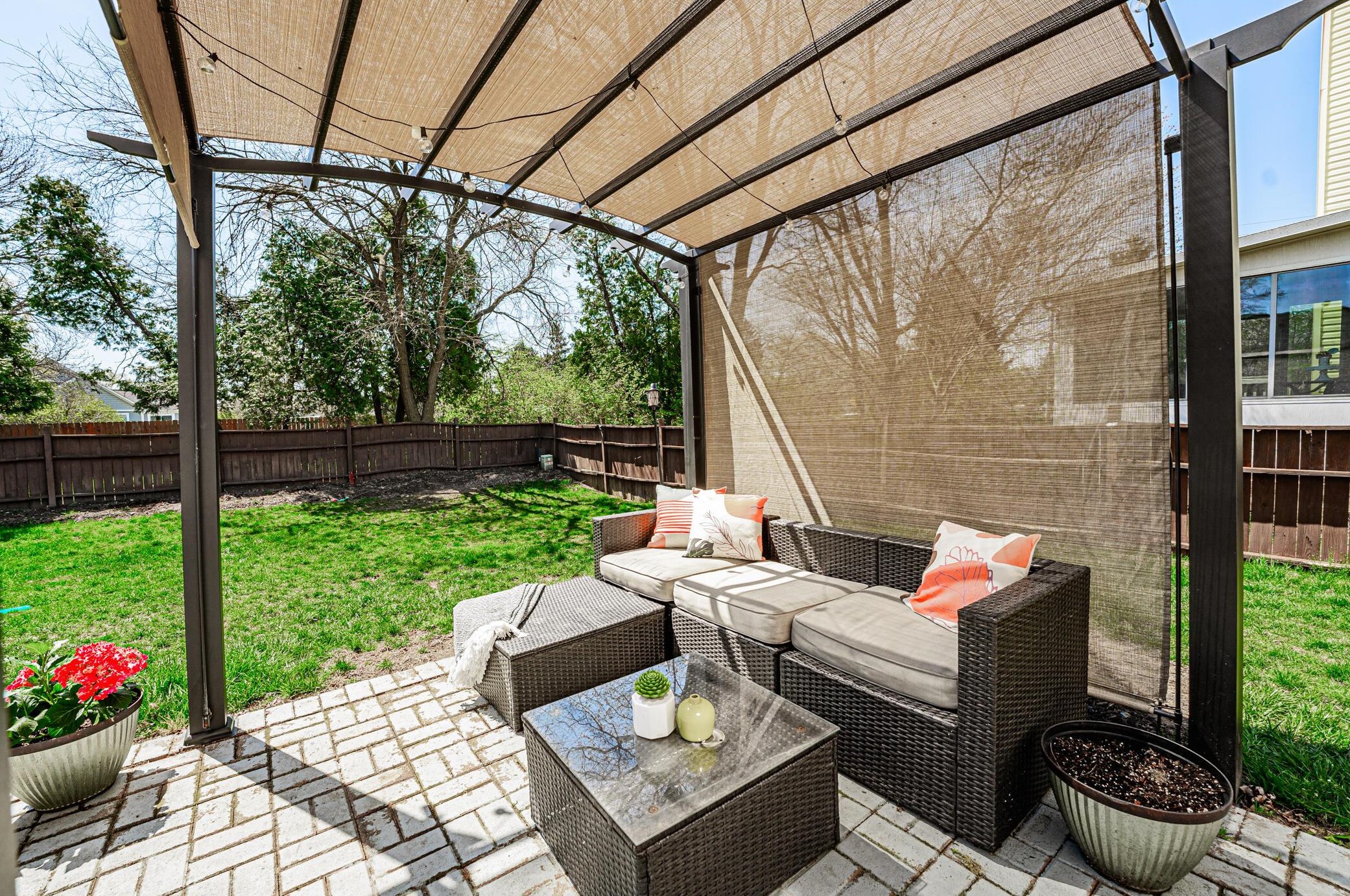 1857 Weather Stone Ln, Columbus OH  43235-1987 exterior