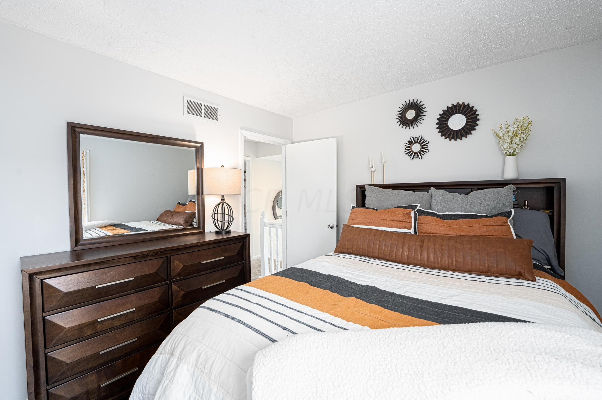 1857 Weather Stone Ln, Columbus OH  43235-1987 exterior