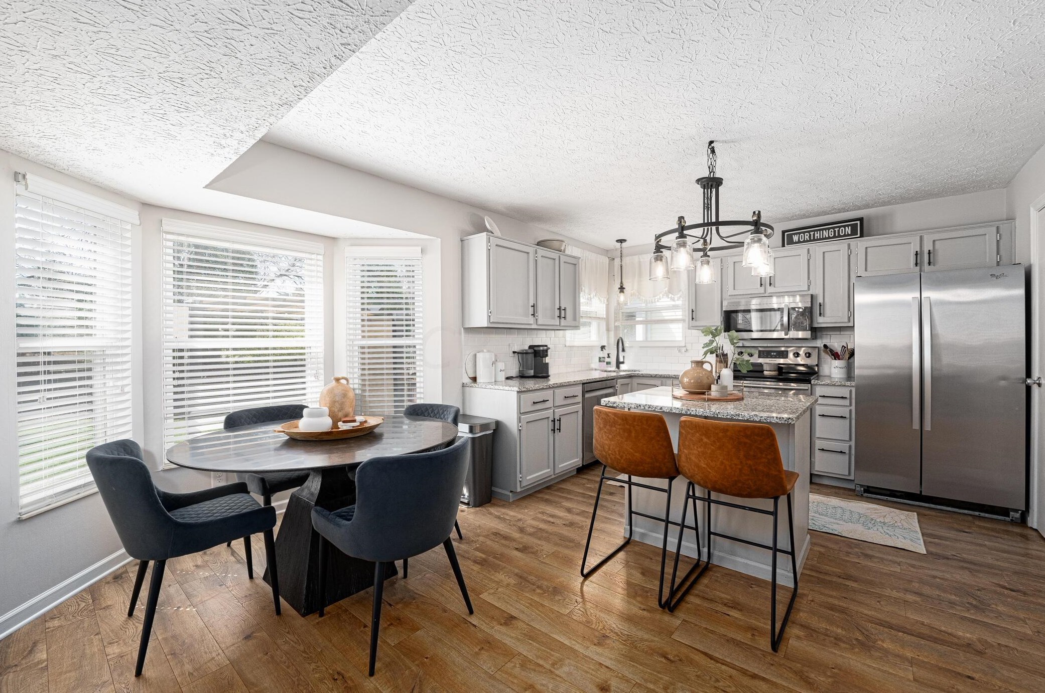 1857 Weather Stone Ln, Columbus OH  43235-1987 exterior