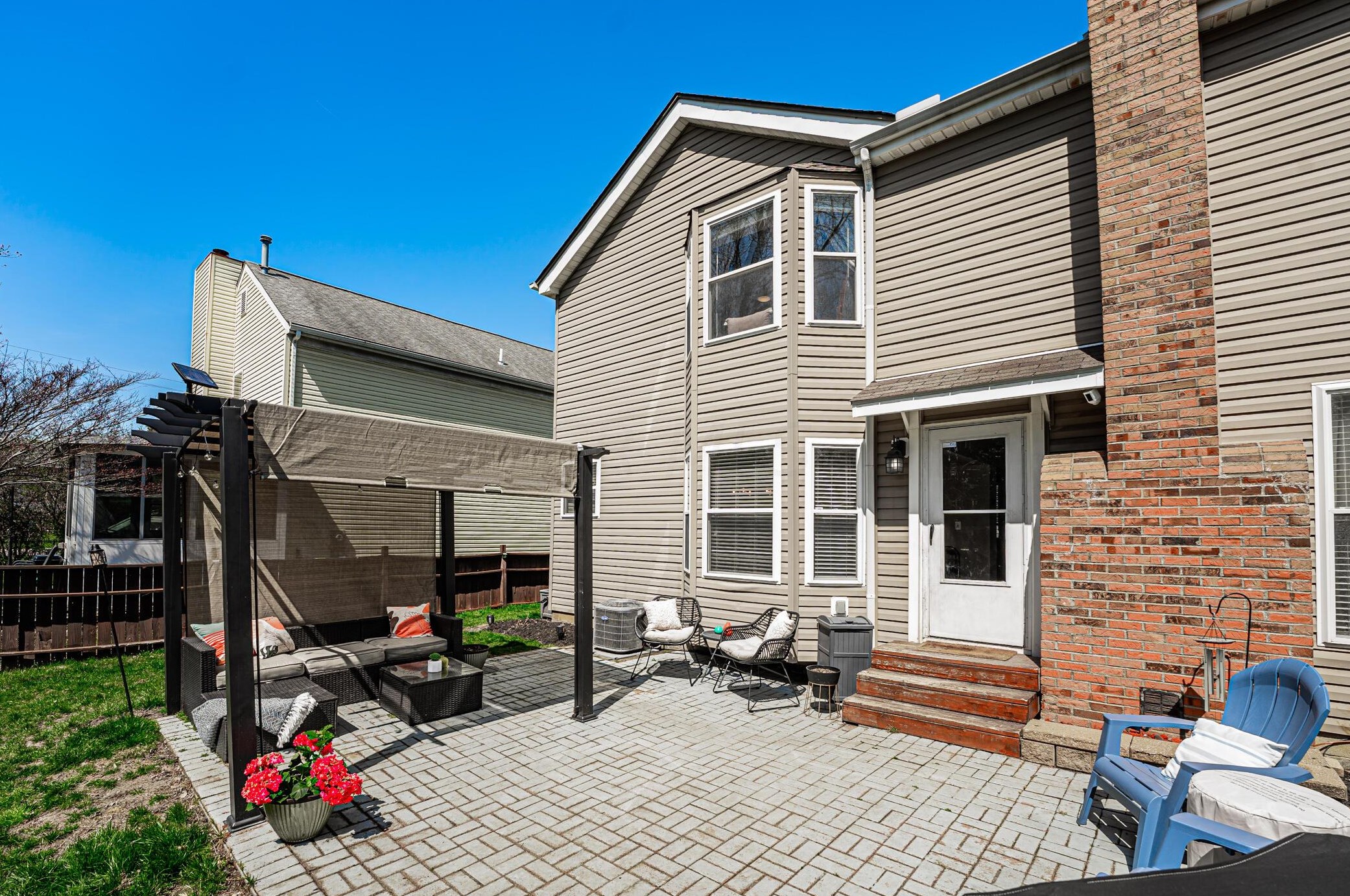 1857 Weather Stone Ln, Columbus OH  43235-1987 exterior