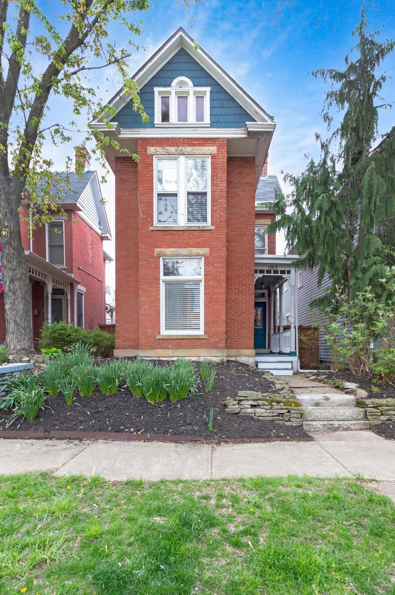 1012 Hunter Ave, Columbus, OH 43201-3426