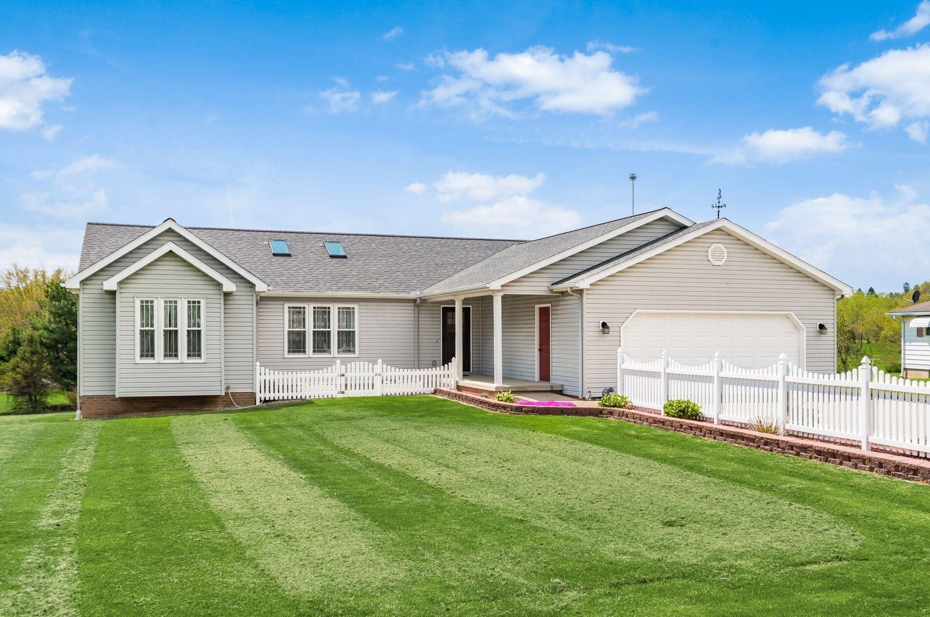 2865 Mcfarland Dr, Zanesville, OH 43701