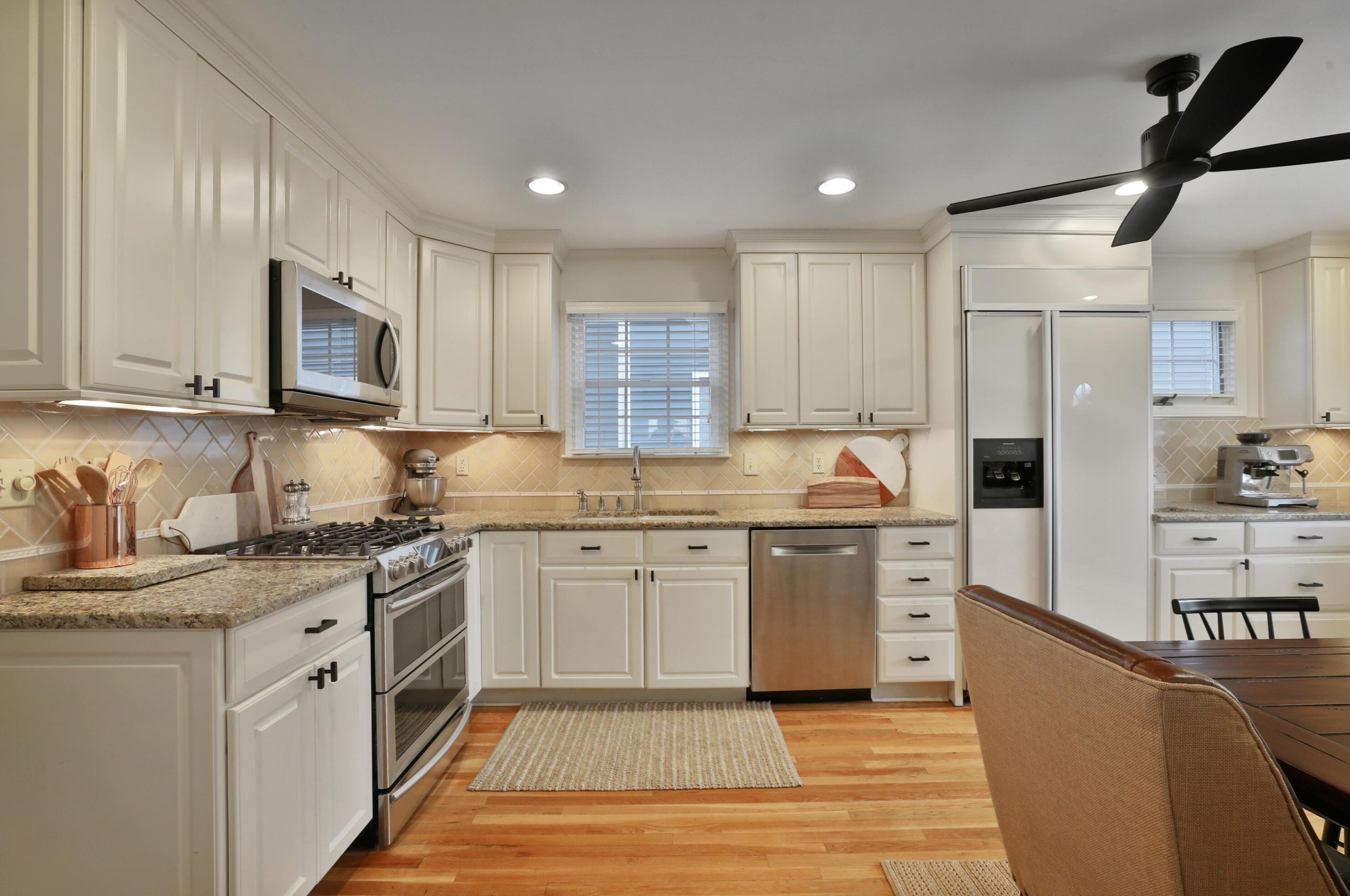 694 Hartford St, Columbus OH  43085-4122 exterior