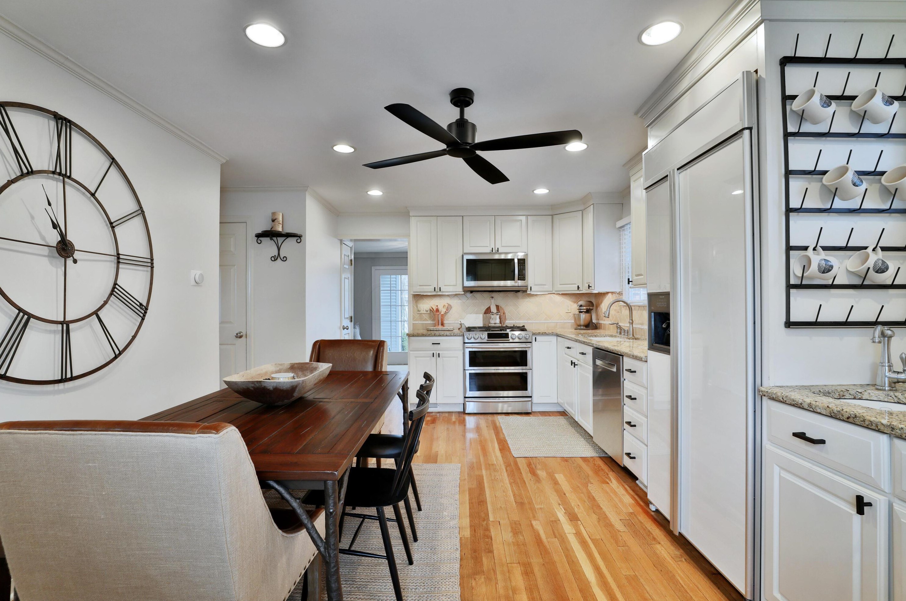 694 Hartford St, Columbus OH  43085-4122 exterior