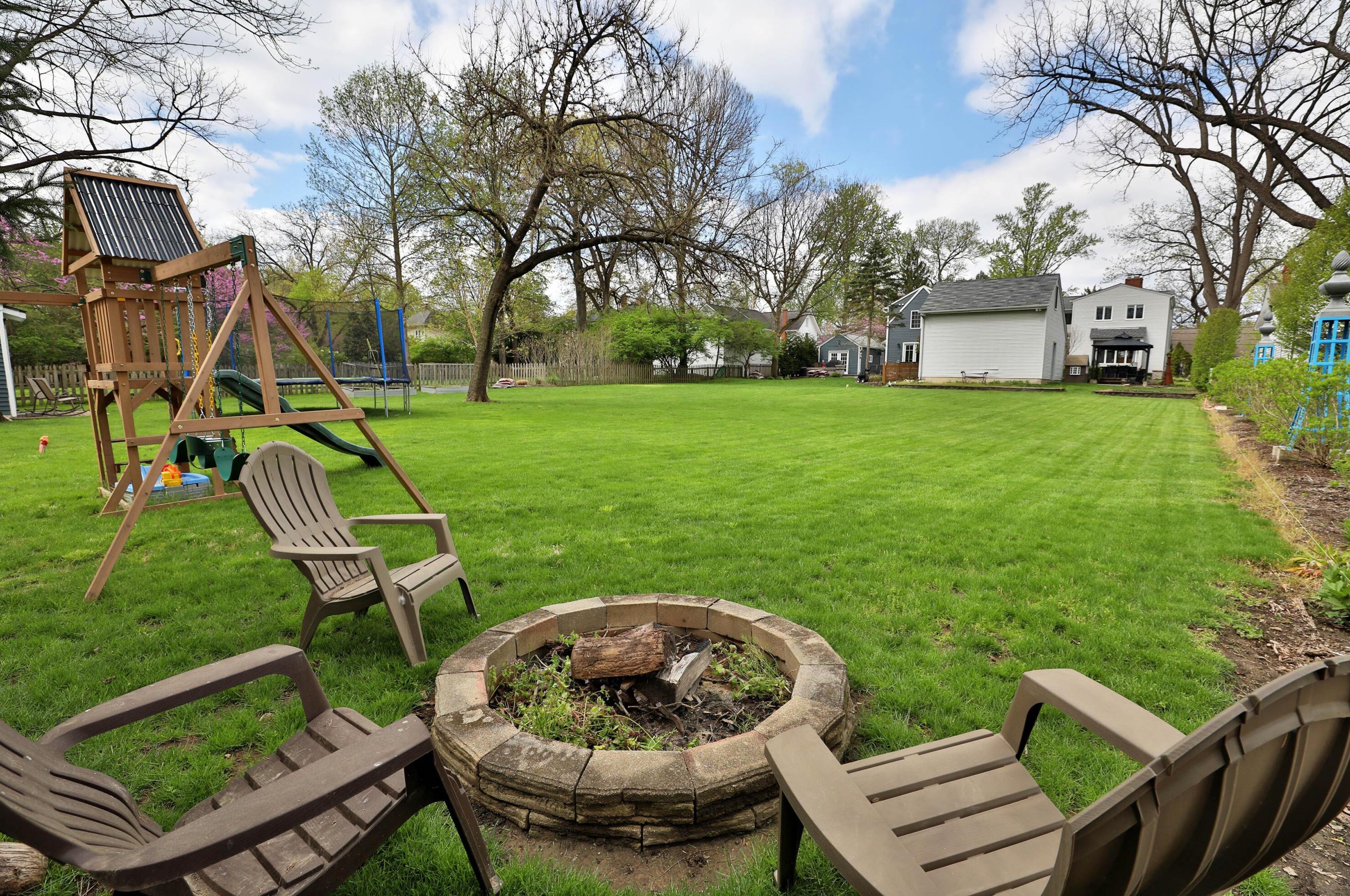 694 Hartford St, Columbus OH  43085-4122 exterior