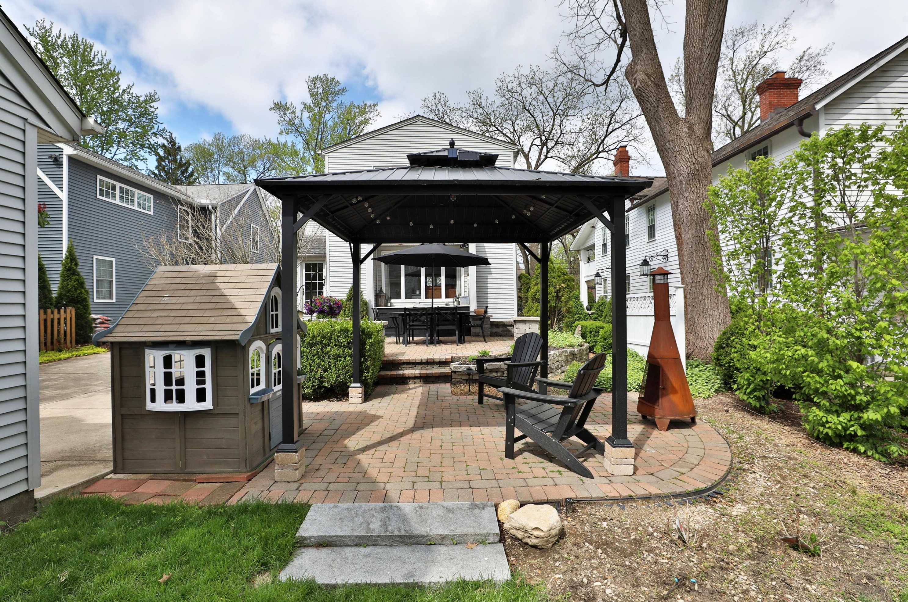 694 Hartford St, Columbus OH  43085-4122 exterior