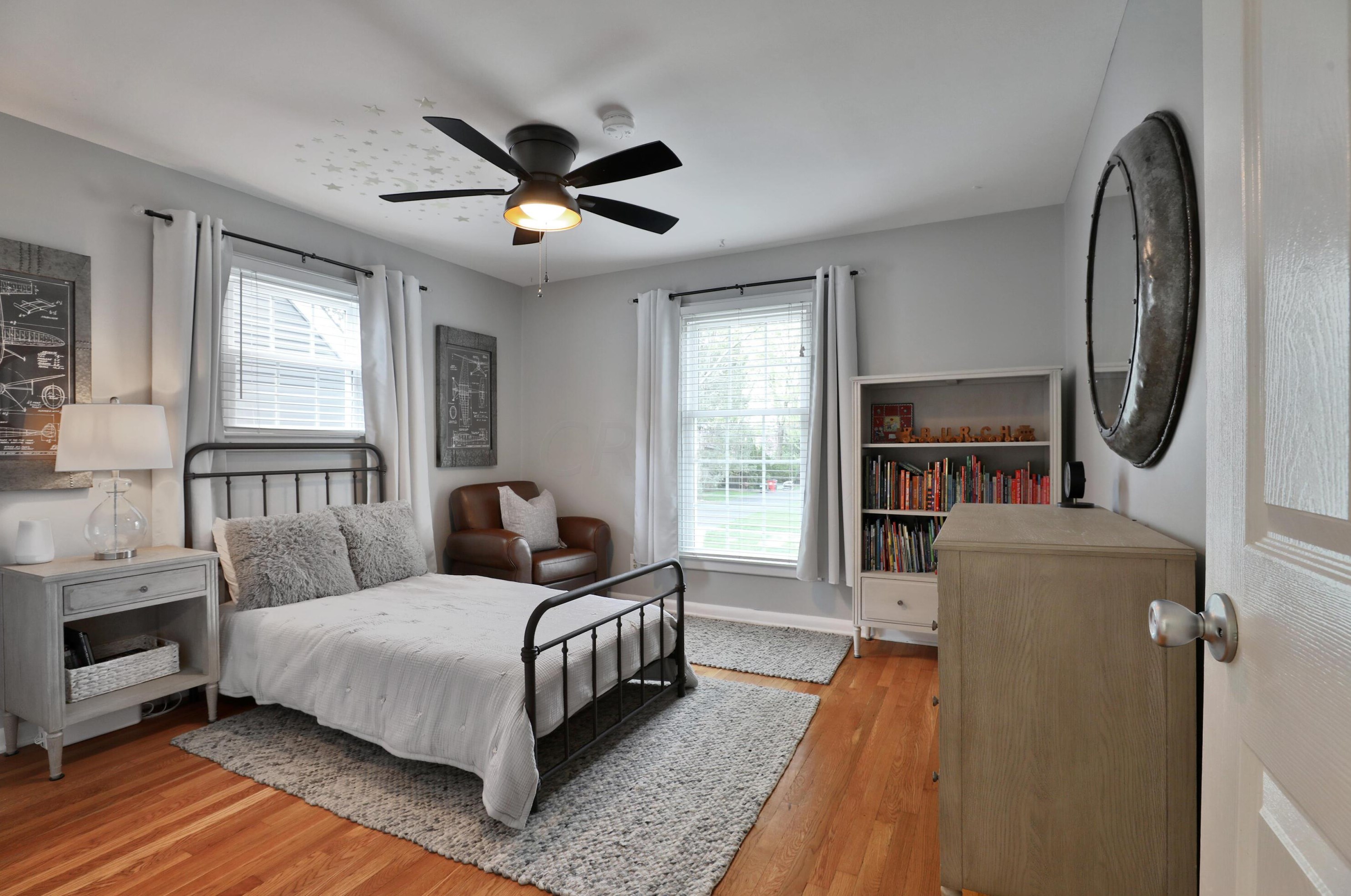 694 Hartford St, Columbus OH  43085-4122 exterior