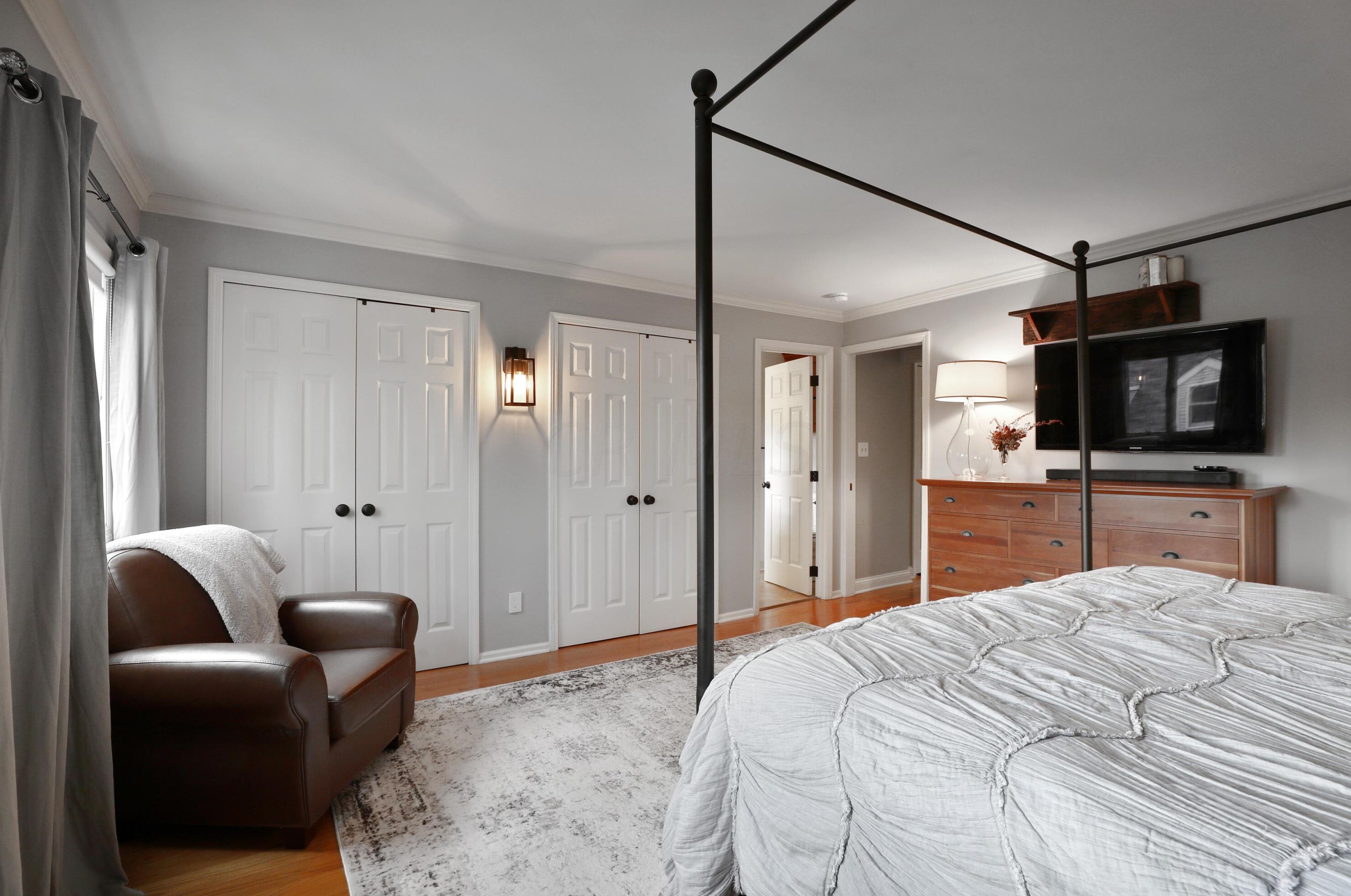 694 Hartford St, Columbus OH  43085-4122 exterior