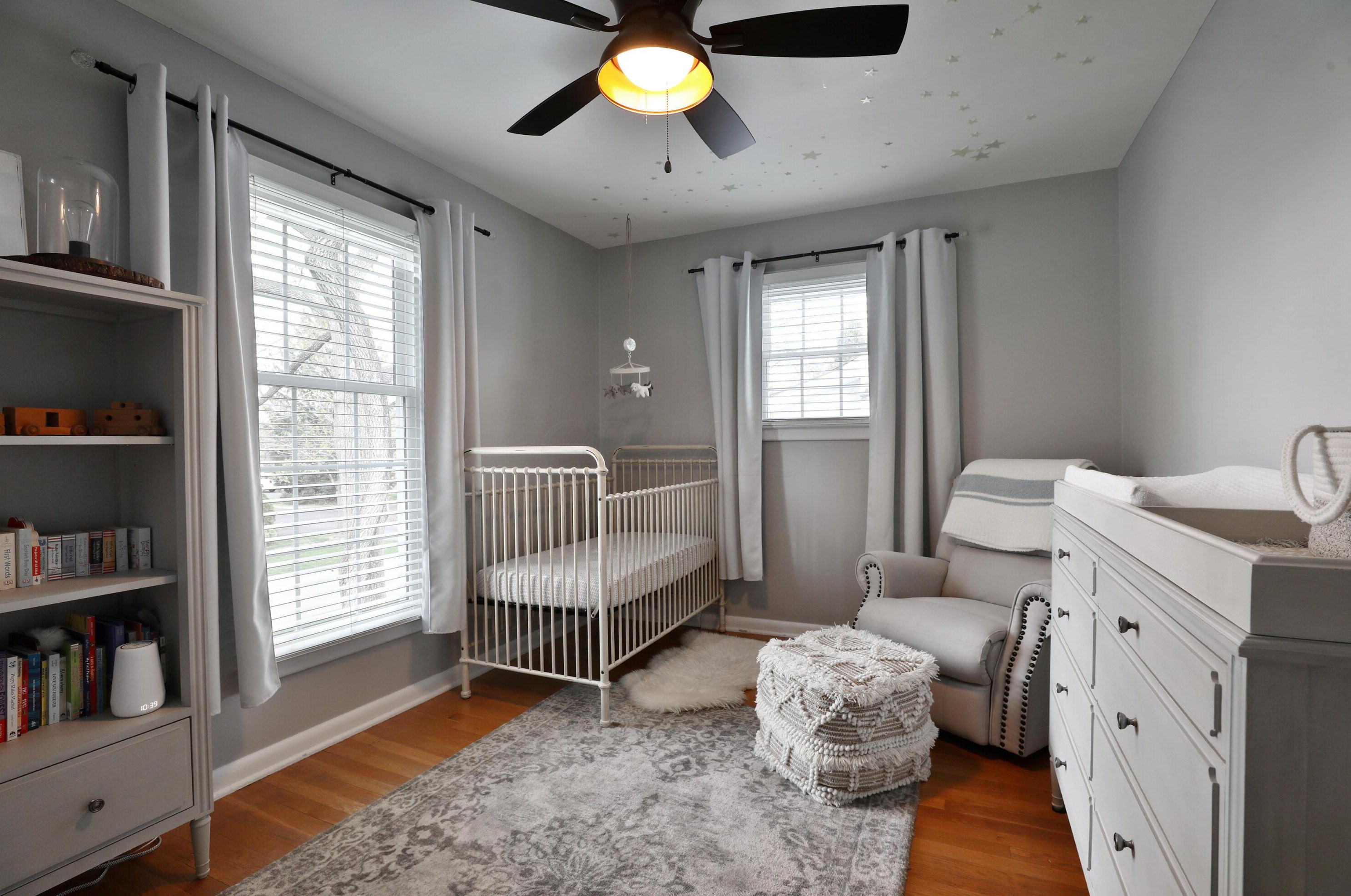 694 Hartford St, Columbus OH  43085-4122 exterior