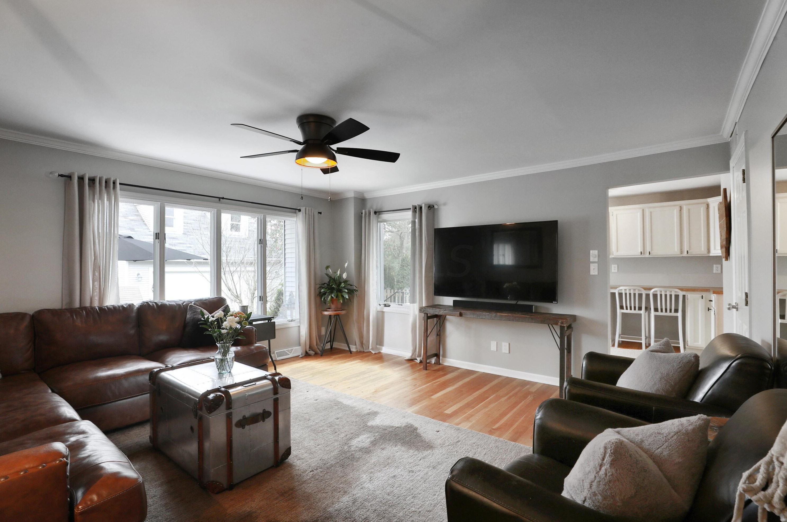 694 Hartford St, Columbus OH  43085-4122 exterior