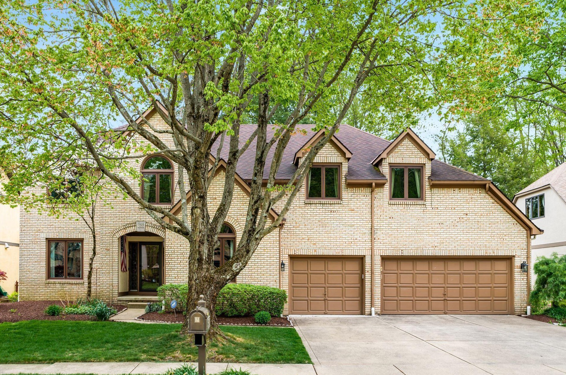 8156 Linden Leaf Cir, Columbus, OH 43235-4617