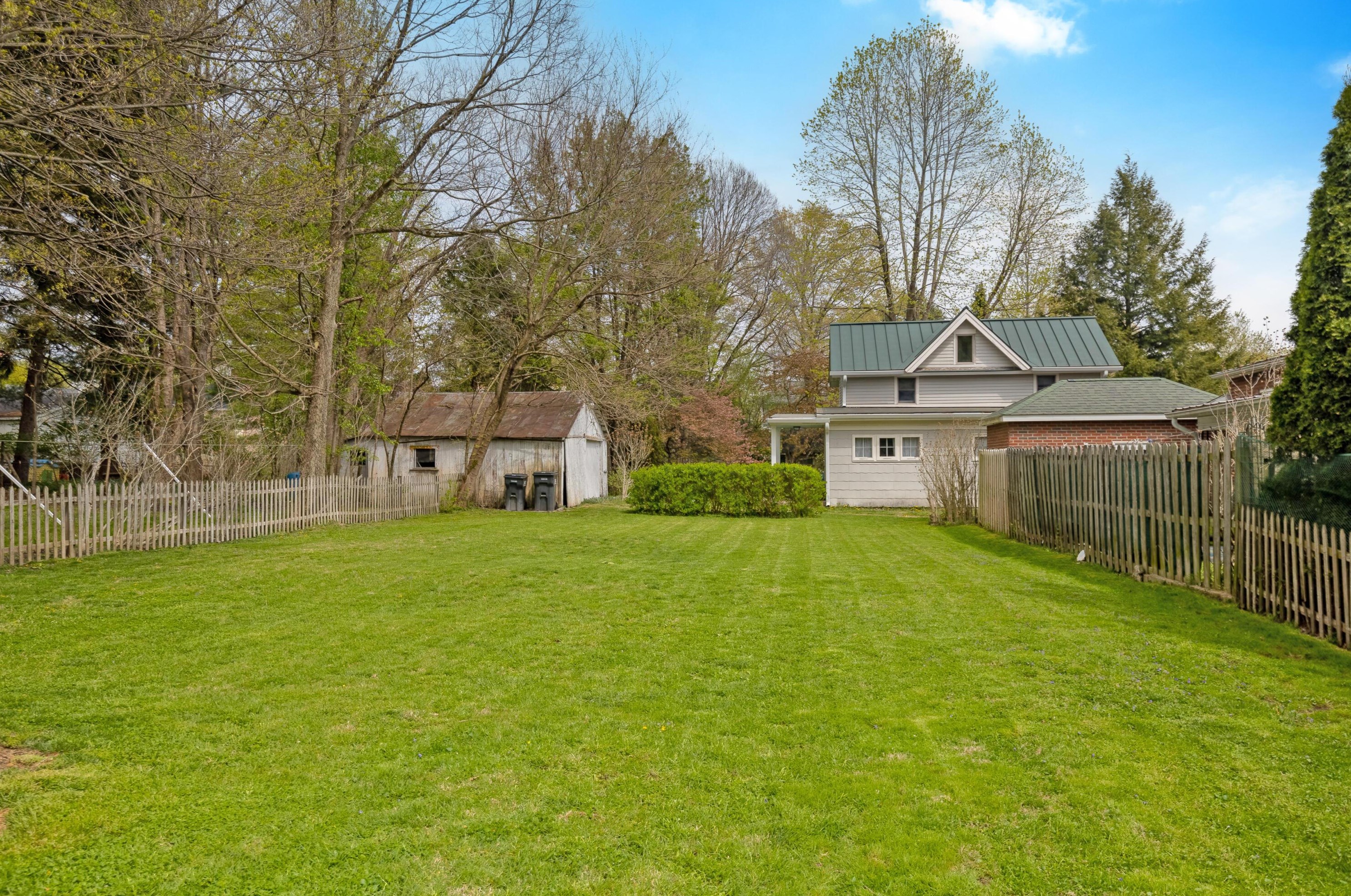 310 Pearl St, Granville OH  43023-1335 exterior