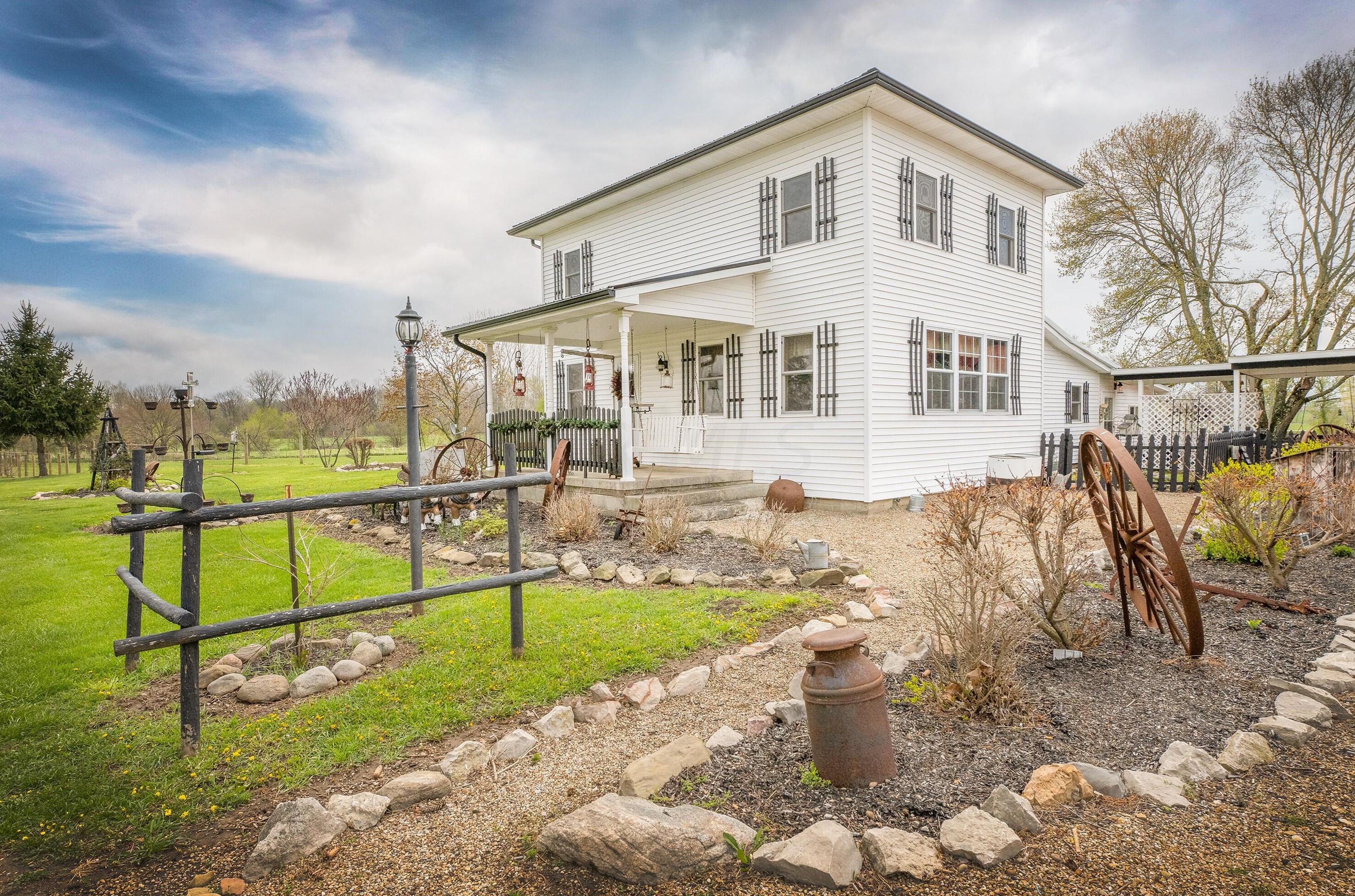 6498 Mount Gilead Rd, Fredricktwn, OH 43019-9512