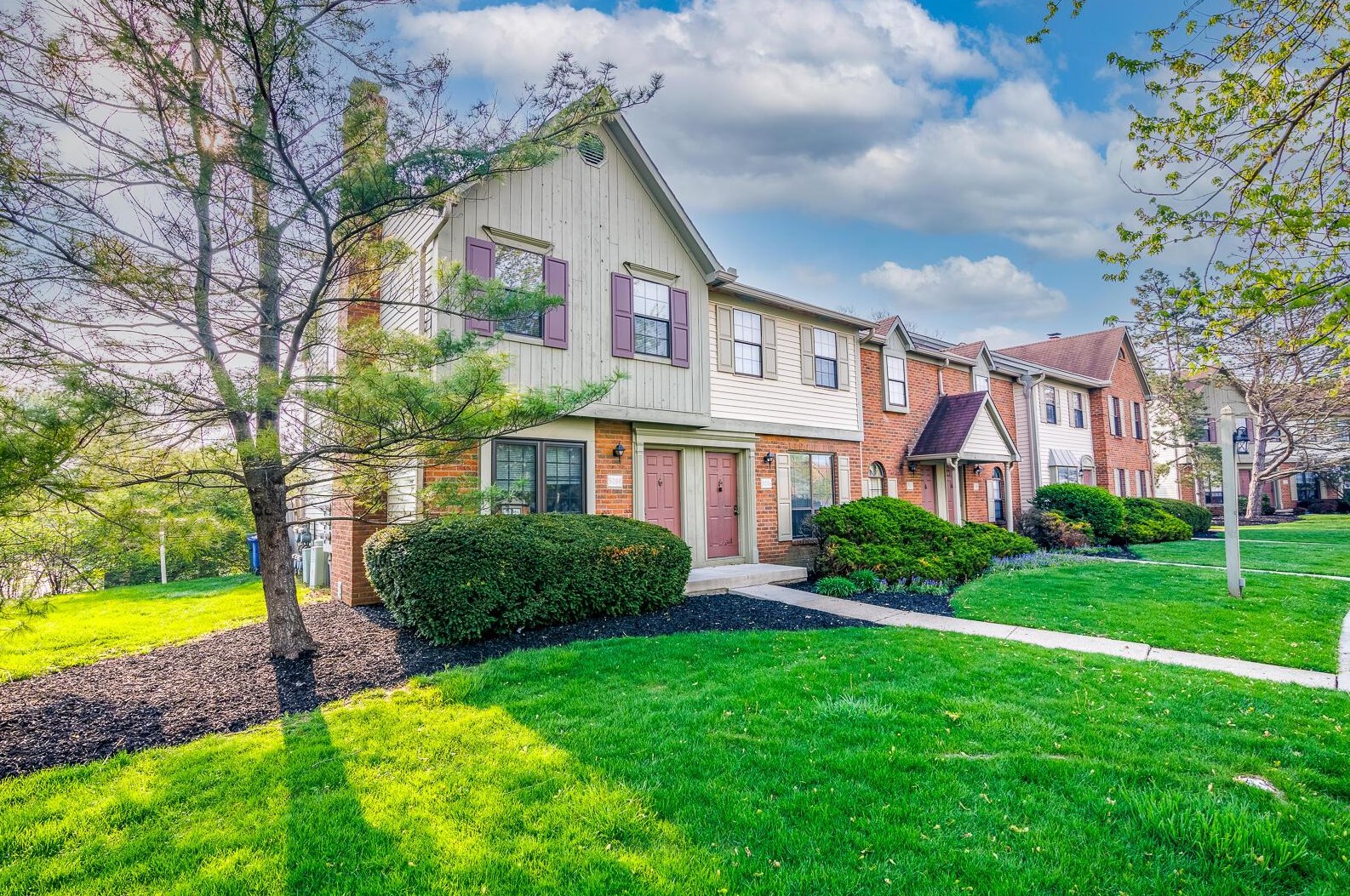 5288 Brandy Oaks Ln, Columbus, OH 43220-6240