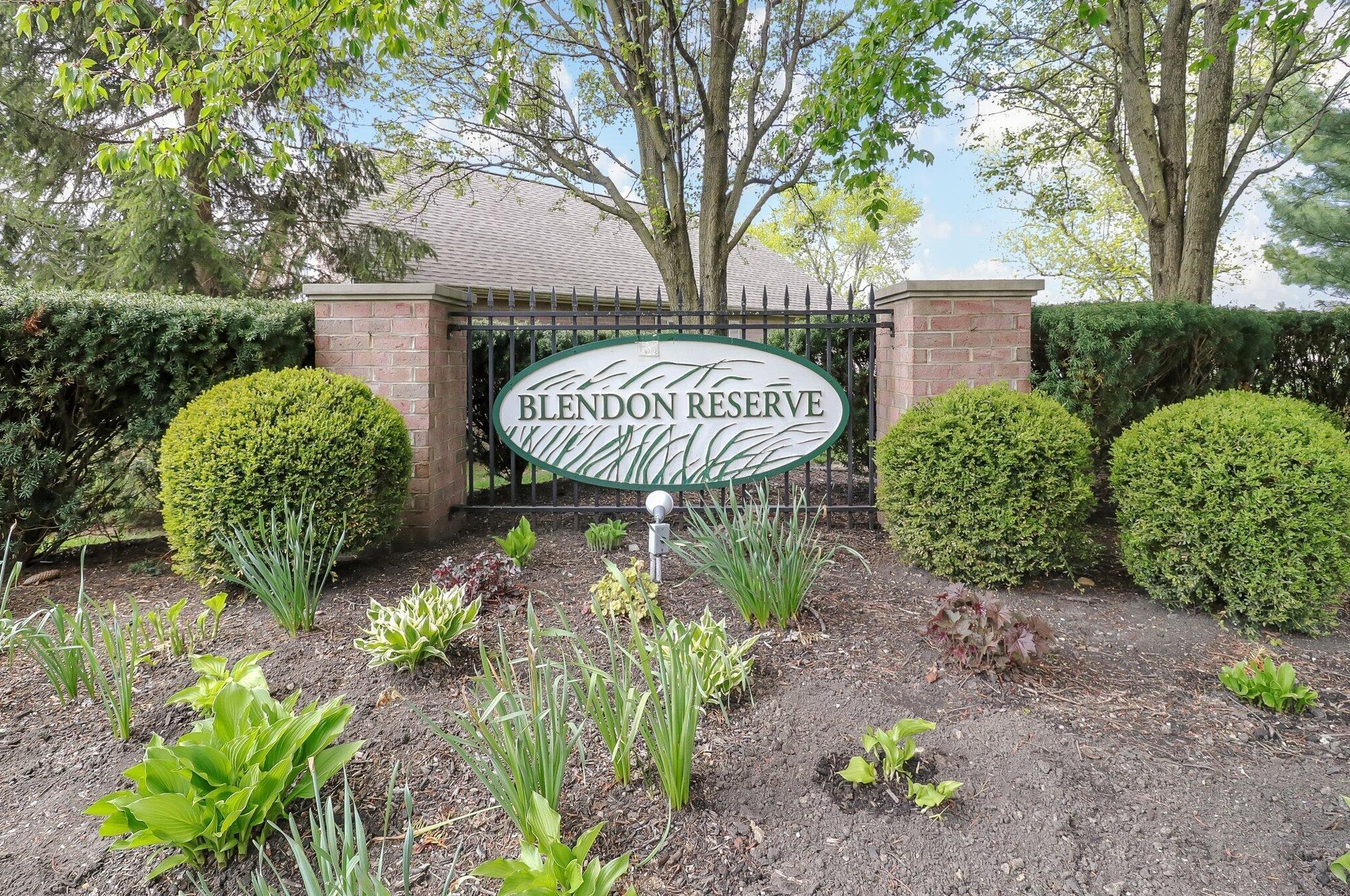 4042 Chennin Dr, Columbus, OH 43230-6411