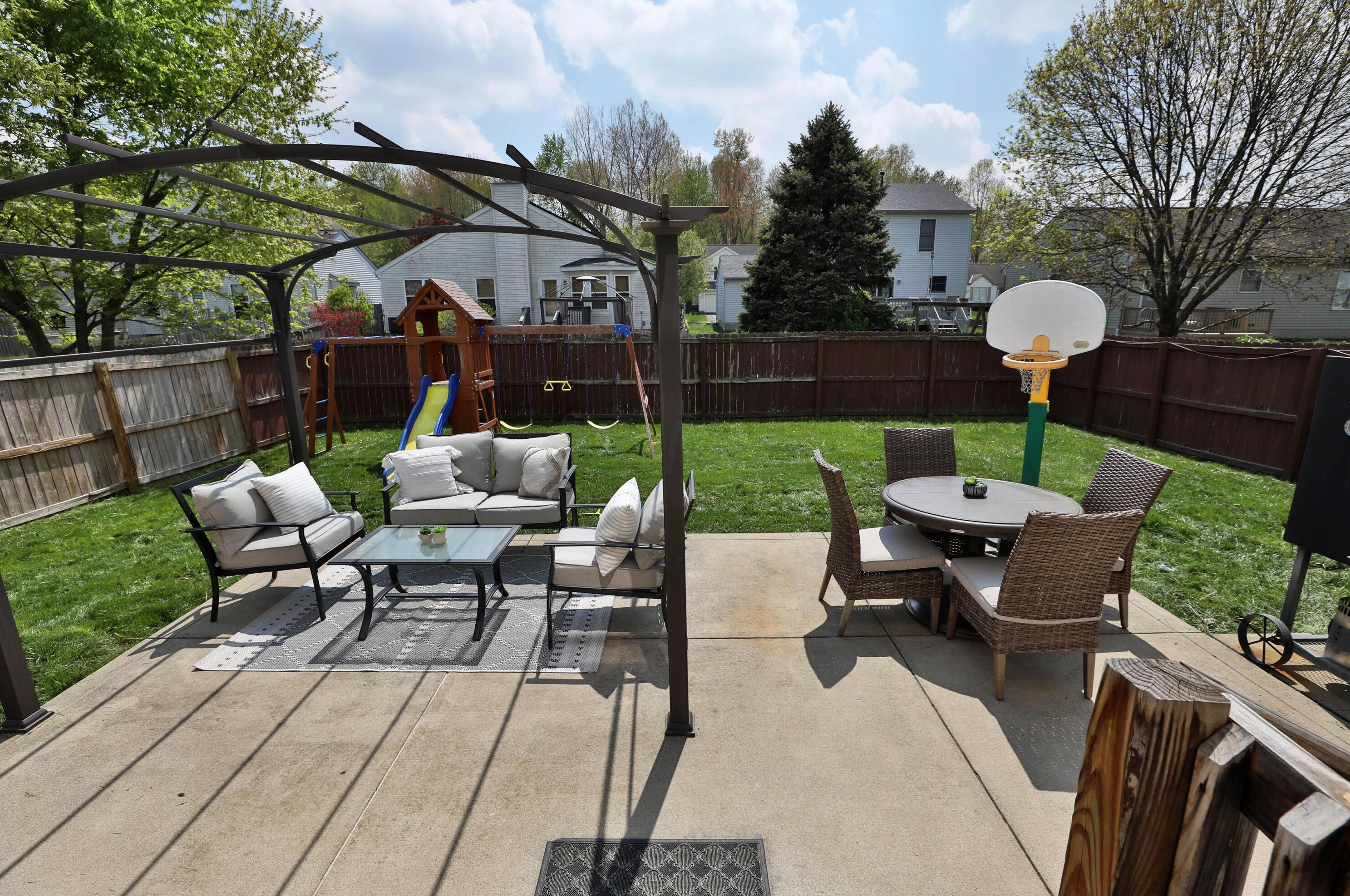 6983 Winchester Crossing Blvd, Cnl Wnchstr OH  43110-8445 exterior