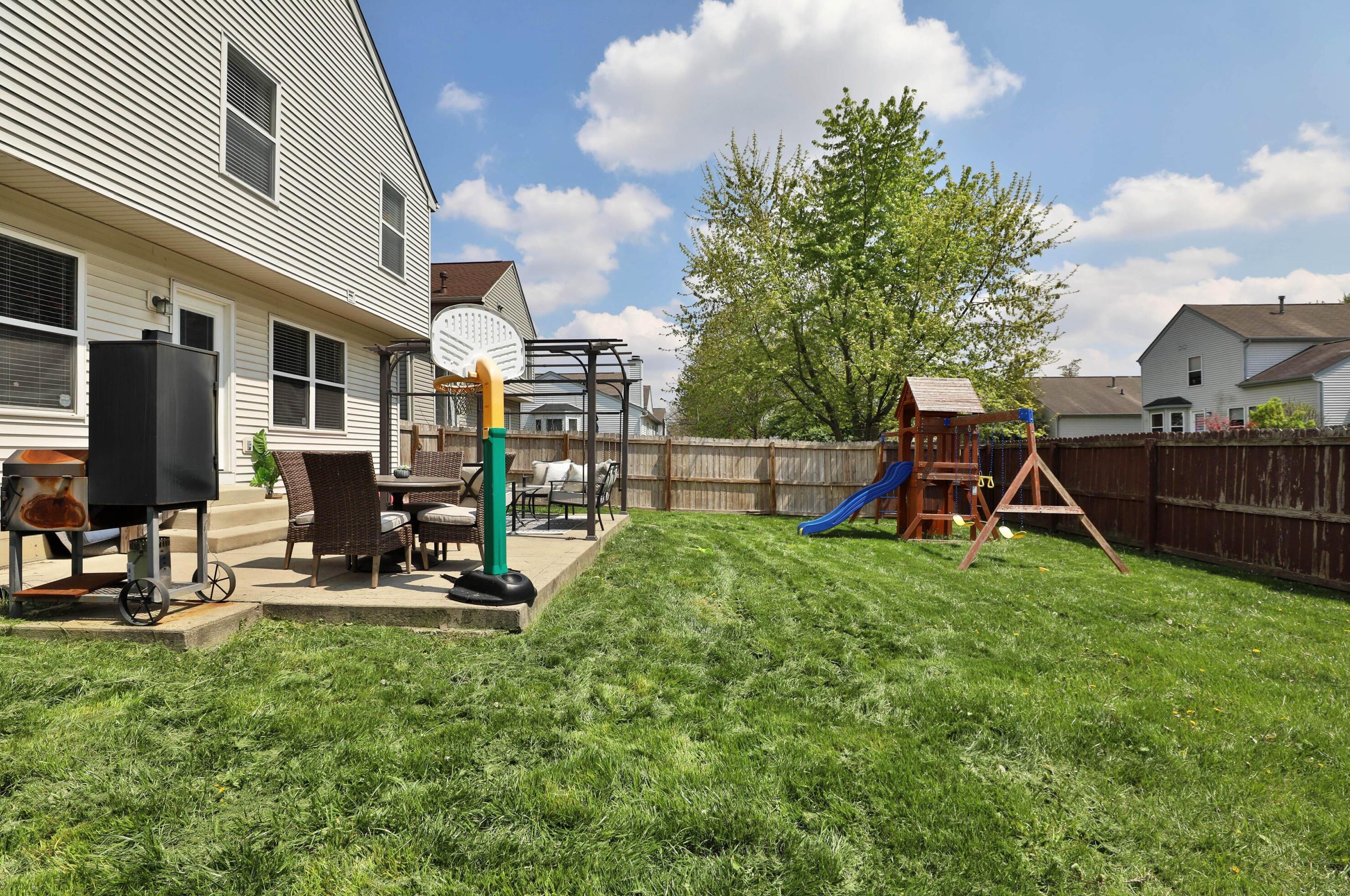 6983 Winchester Crossing Blvd, Cnl Wnchstr OH  43110-8445 exterior