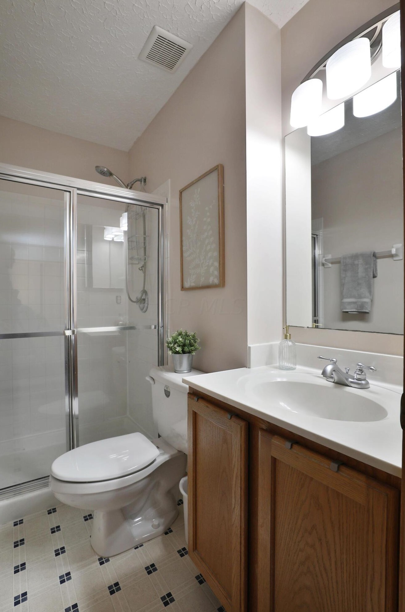 6983 Winchester Crossing Blvd, Cnl Wnchstr OH  43110-8445 exterior