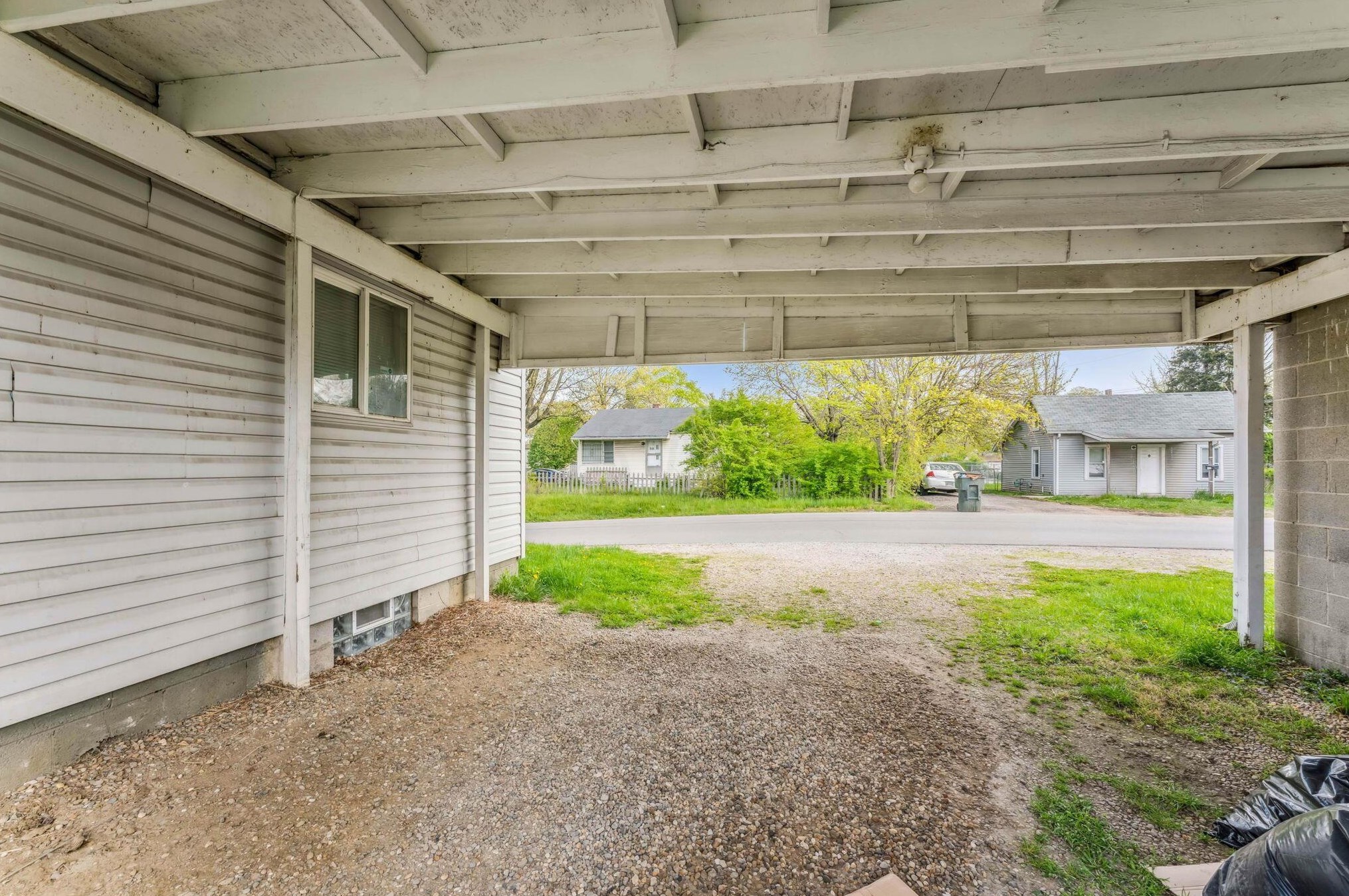 2228 Hiawatha Park Dr, Columbus OH 43211-2034 exterior