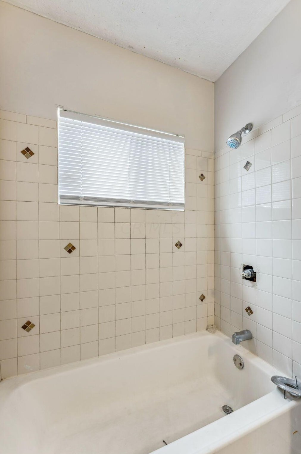 2228 Hiawatha Park Dr, Columbus OH 43211-2034 exterior