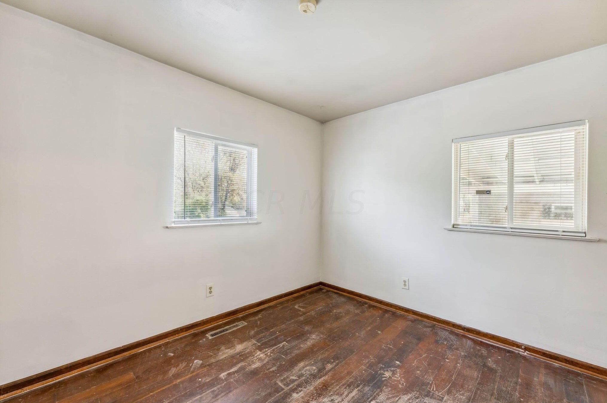 2228 Hiawatha Park Dr, Columbus OH 43211-2034 exterior