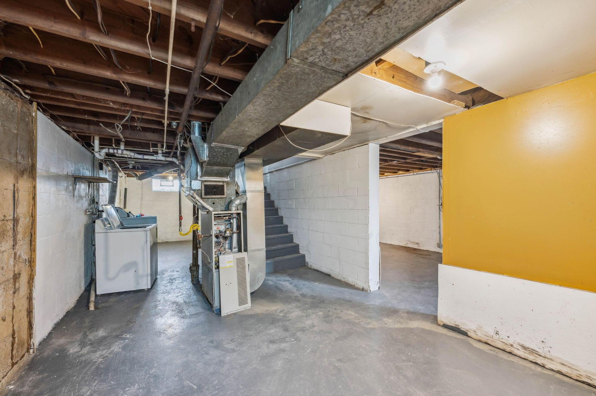 2228 Hiawatha Park Dr, Columbus OH 43211-2034 exterior