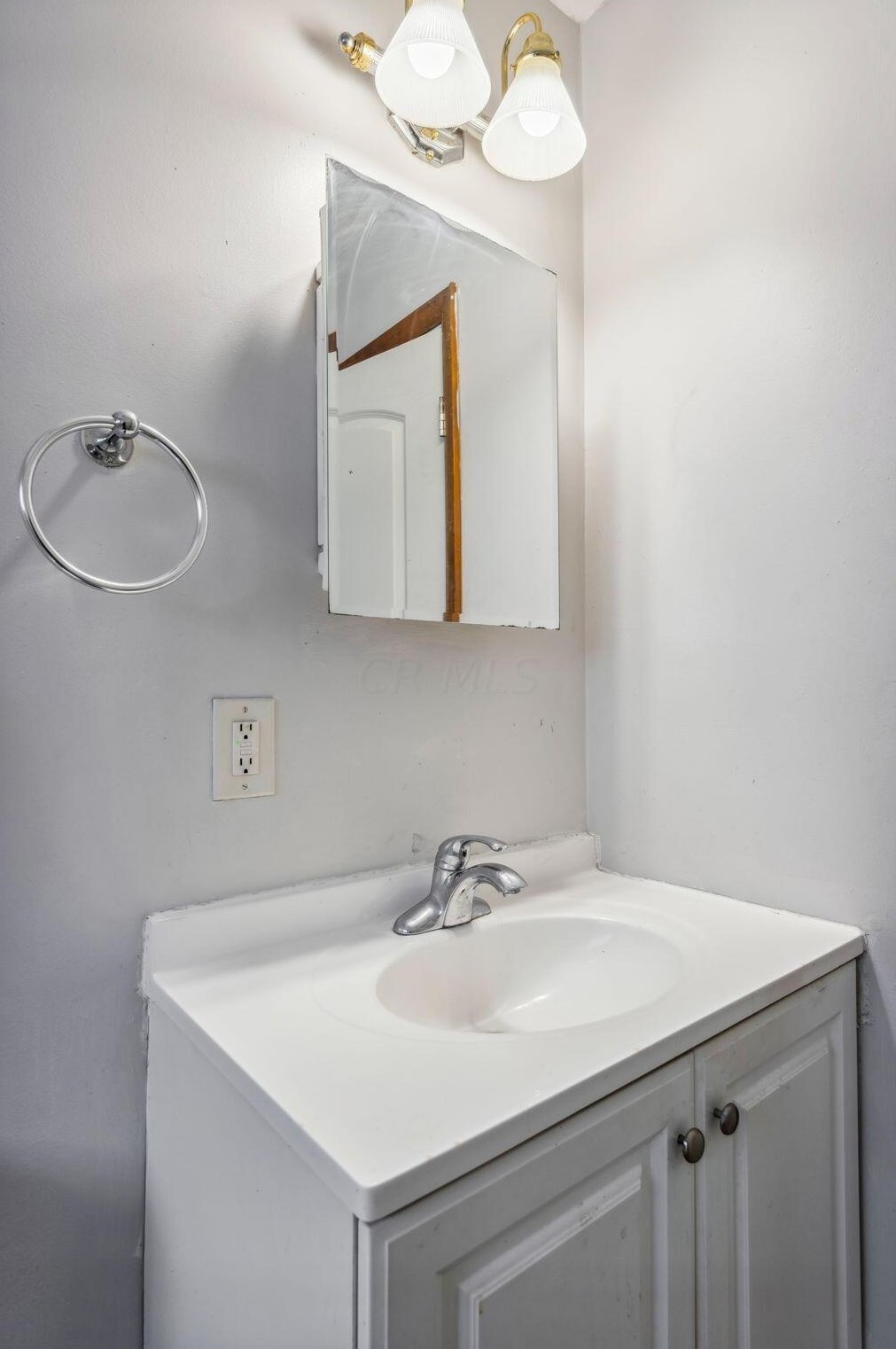 2228 Hiawatha Park Dr, Columbus OH 43211-2034 exterior