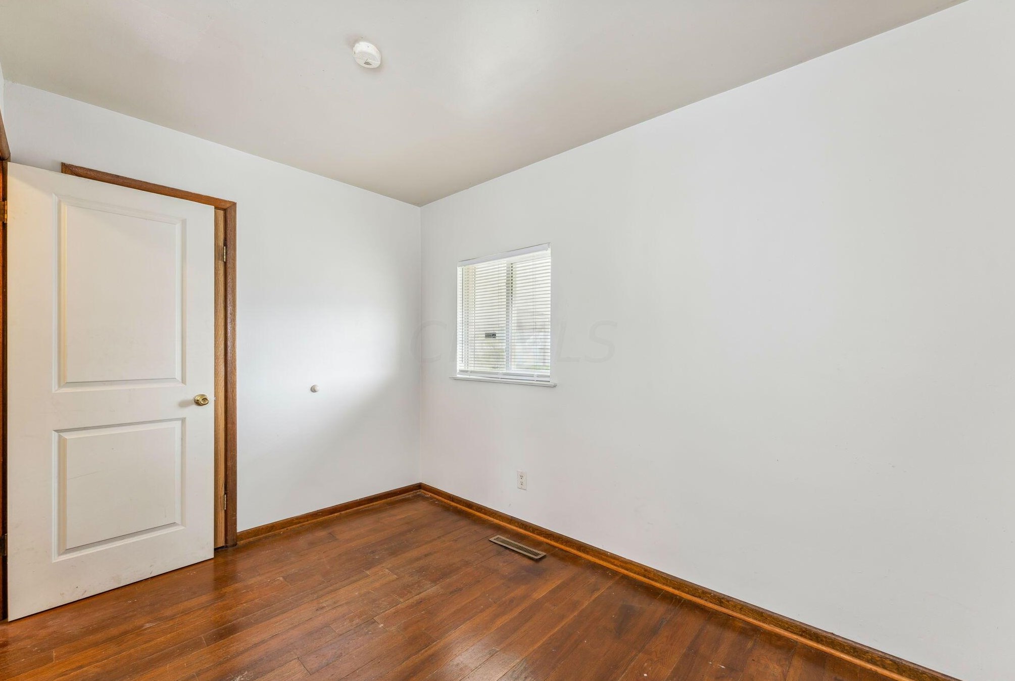 2228 Hiawatha Park Dr, Columbus OH 43211-2034 exterior