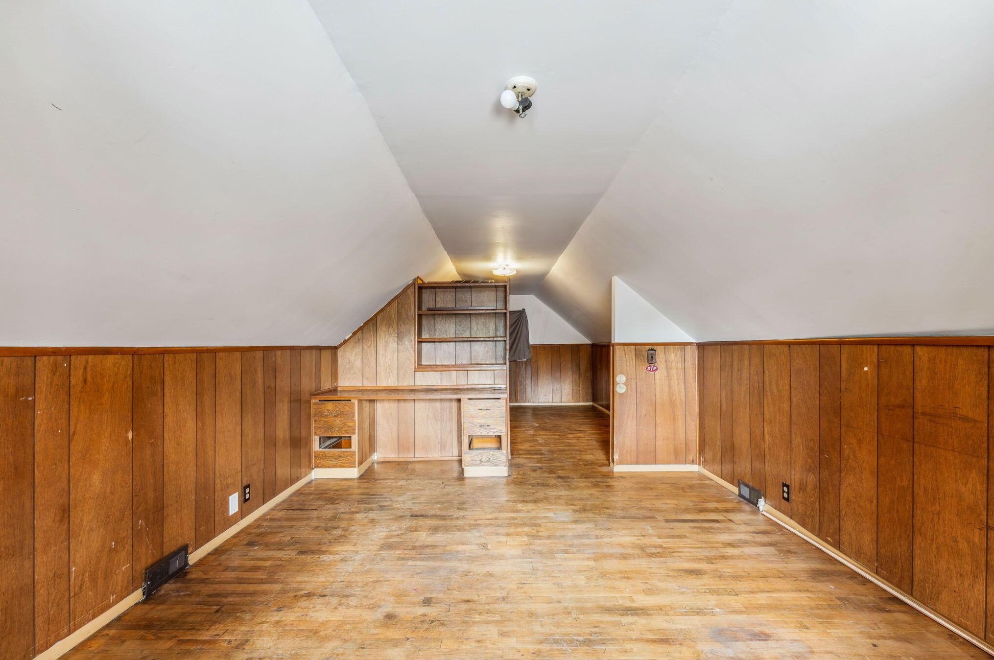 2228 Hiawatha Park Dr, Columbus OH 43211-2034 exterior