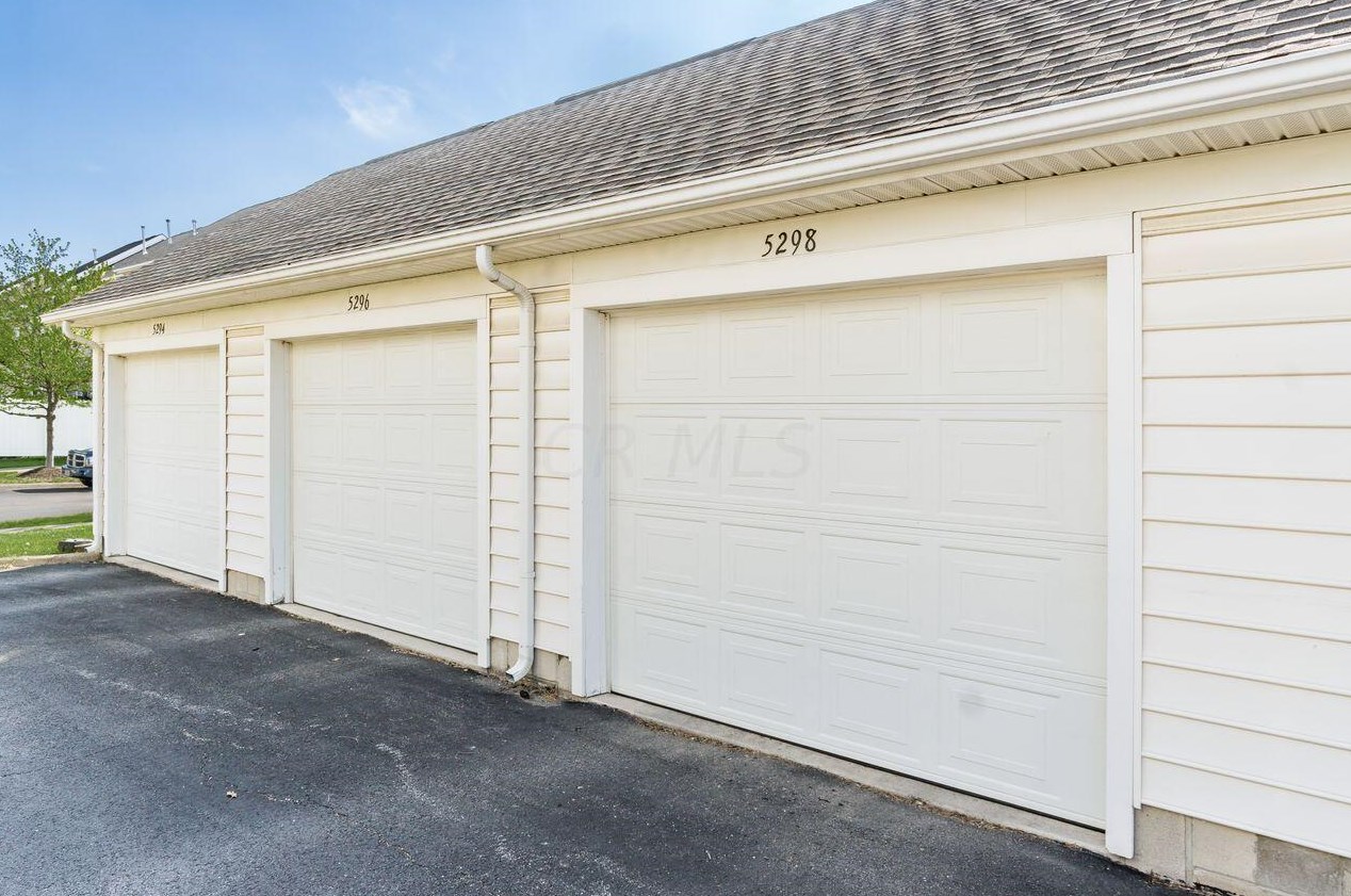 5298 Cross River Falls Blvd, Dublin OH  43016-6196 exterior